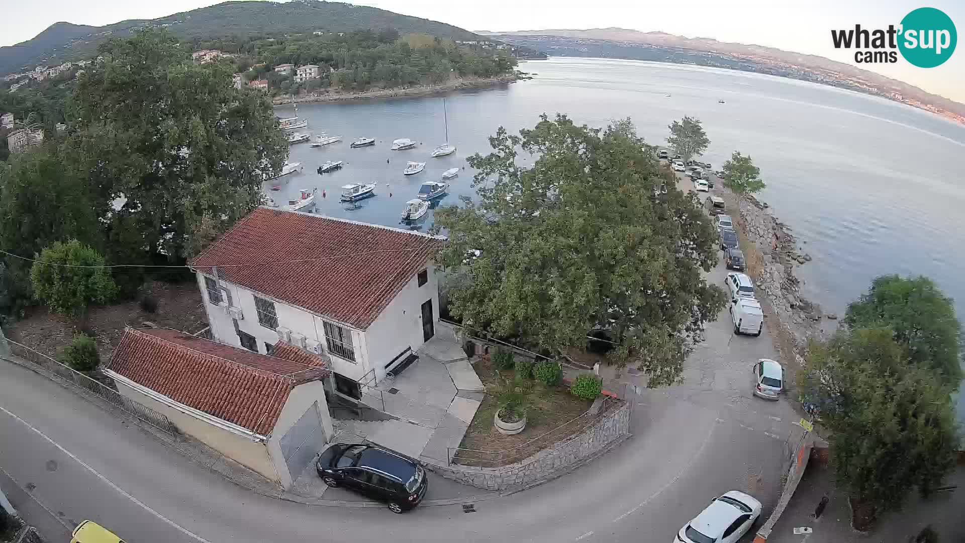 Spletna kamera pristanišče Ika – Pogled v živo na pristanišče in luči Opatije