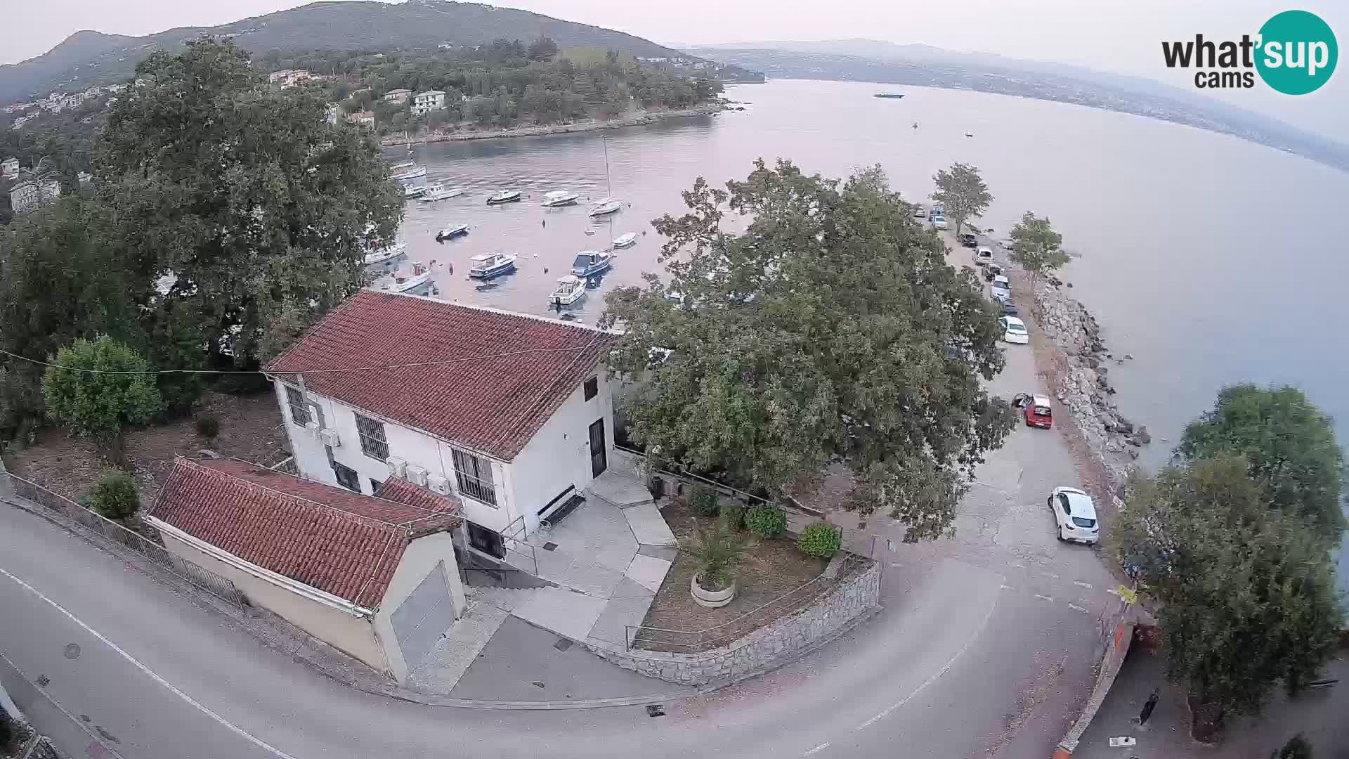 Spletna kamera pristanišče Ika – Pogled v živo na pristanišče in luči Opatije