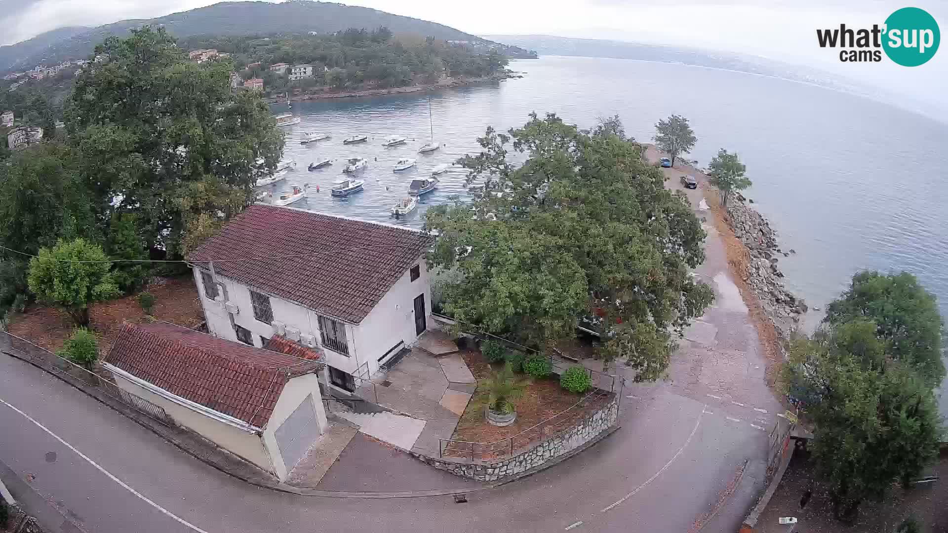 Spletna kamera pristanišče Ika – Pogled v živo na pristanišče in luči Opatije