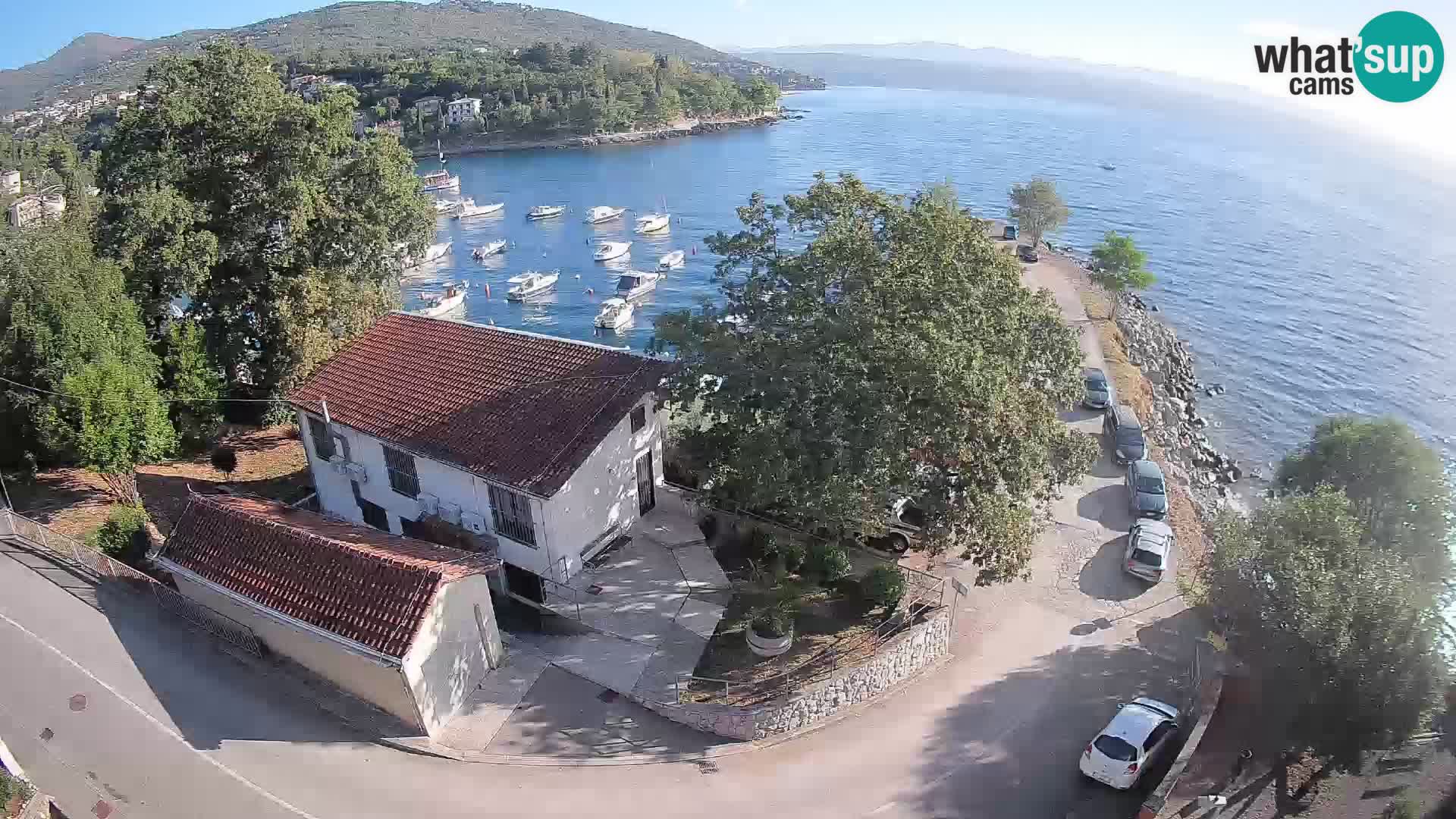 Spletna kamera pristanišče Ika – Pogled v živo na pristanišče in luči Opatije