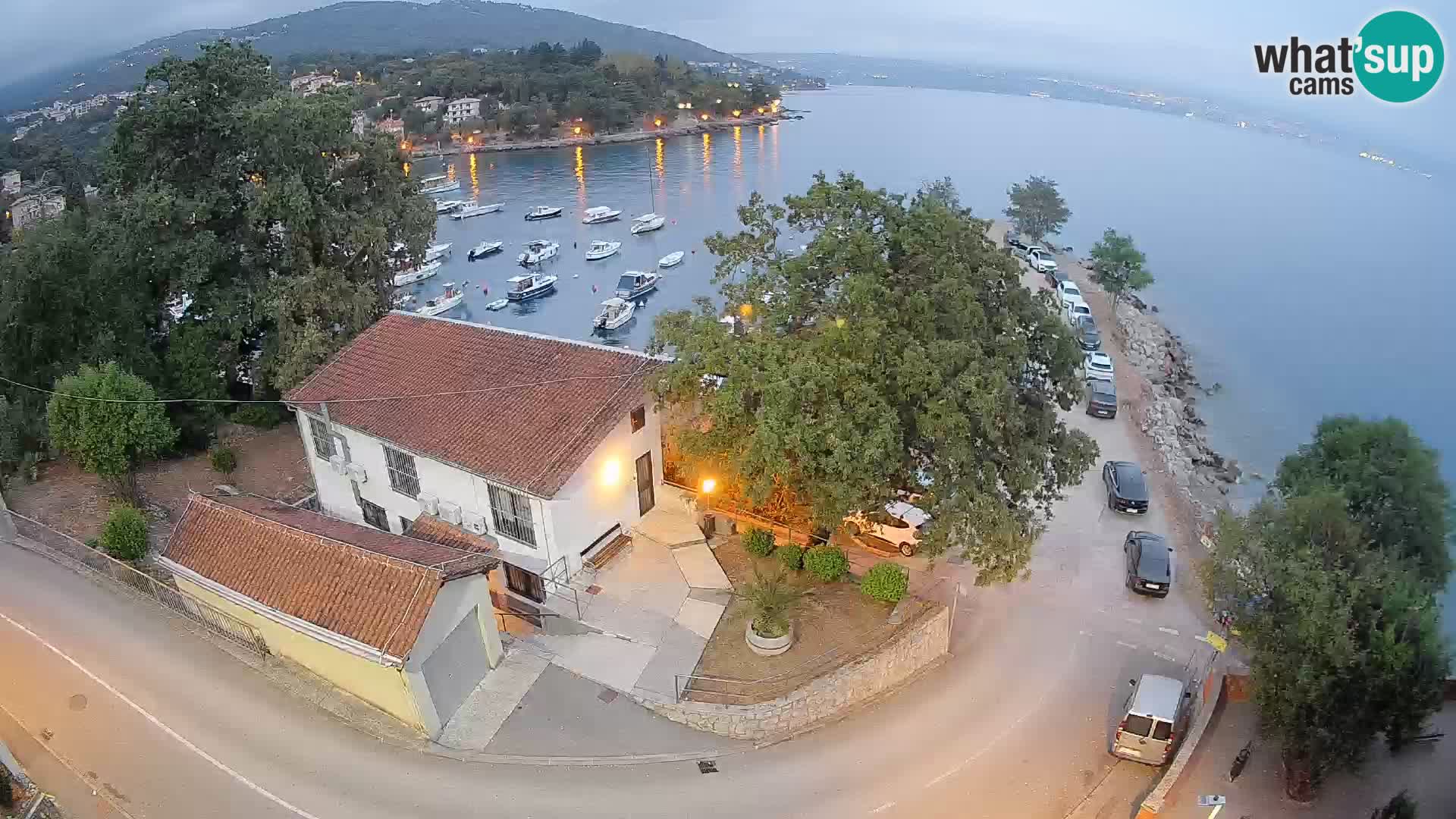 Web kamera luka Ika – Pogled uživo na luku i svjetla Opatije