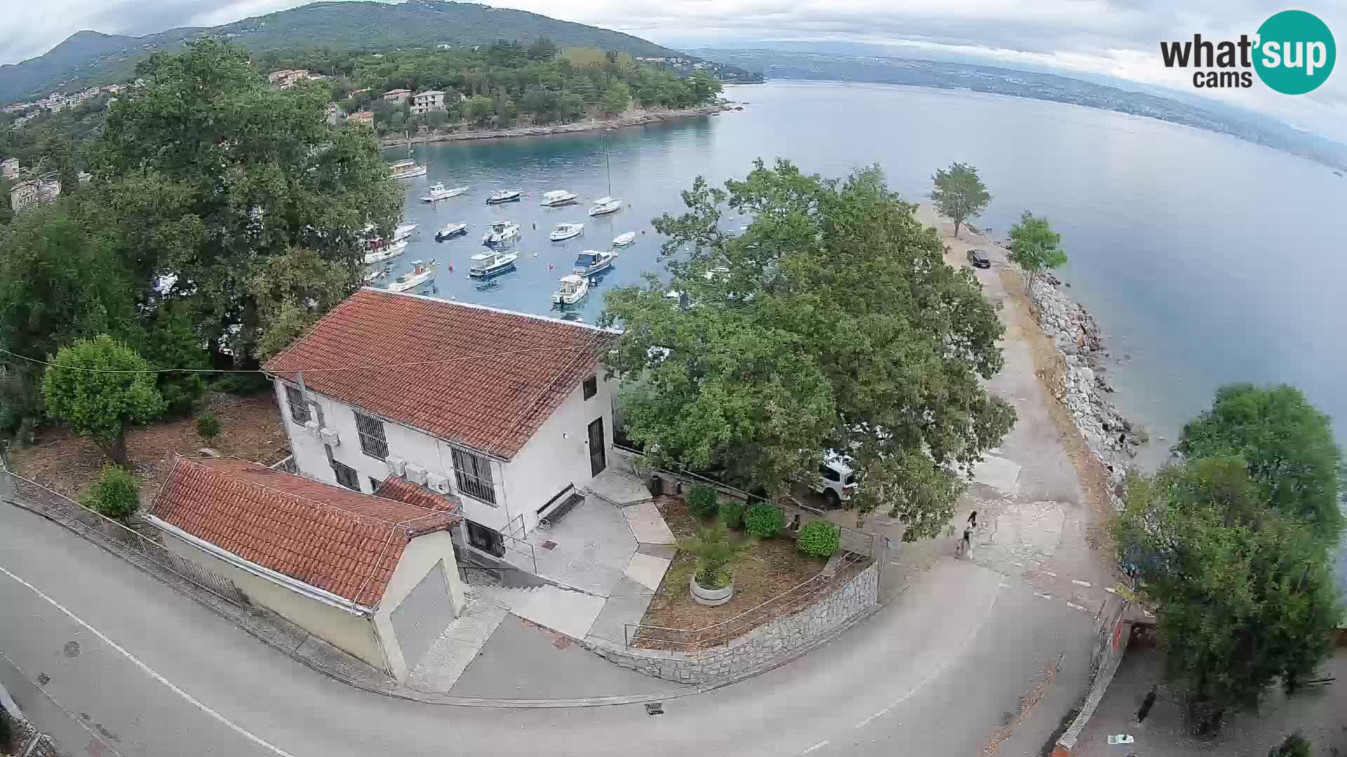 Spletna kamera pristanišče Ika – Pogled v živo na pristanišče in luči Opatije