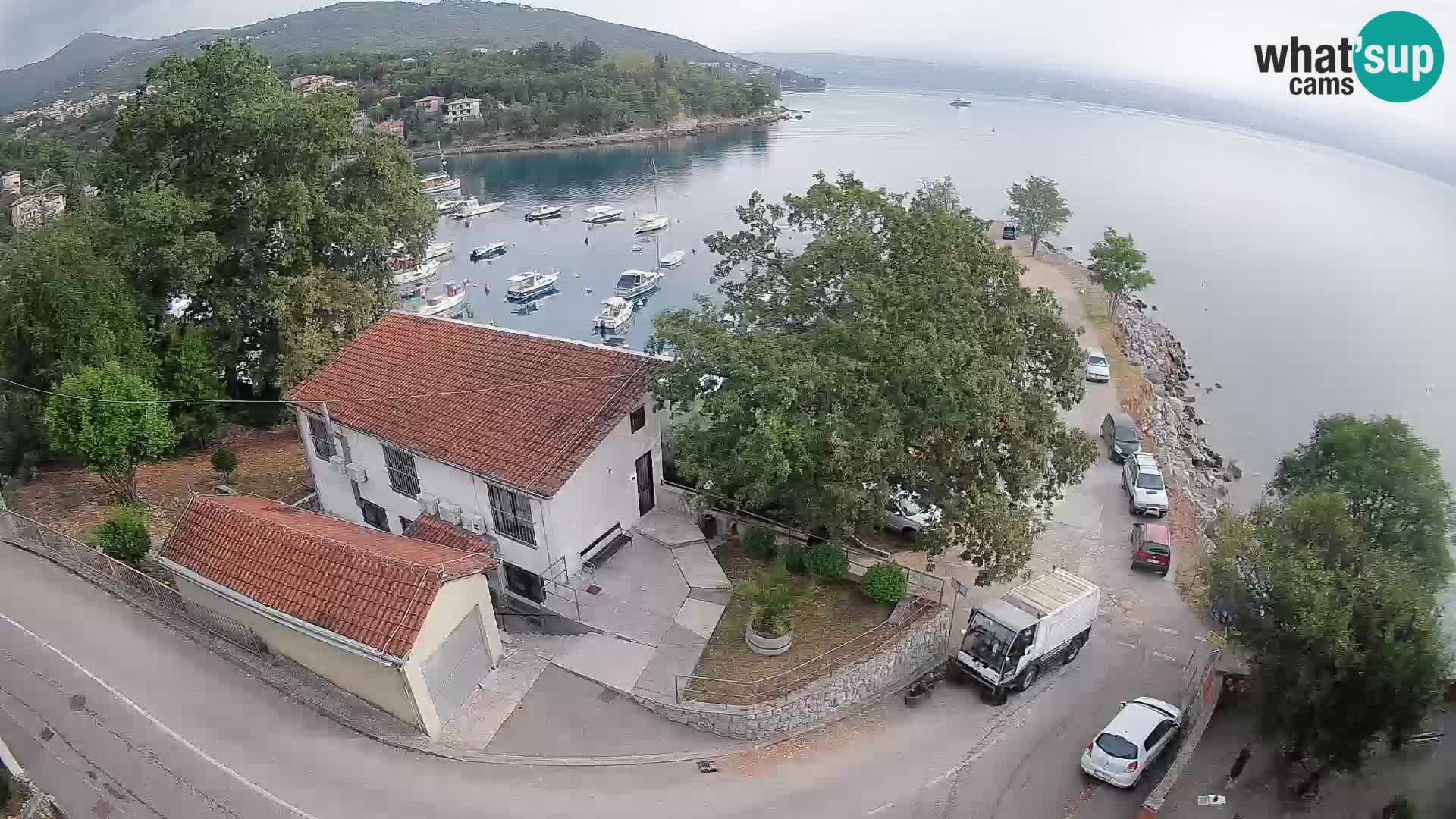 Web kamera luka Ika – Pogled uživo na luku i svjetla Opatije