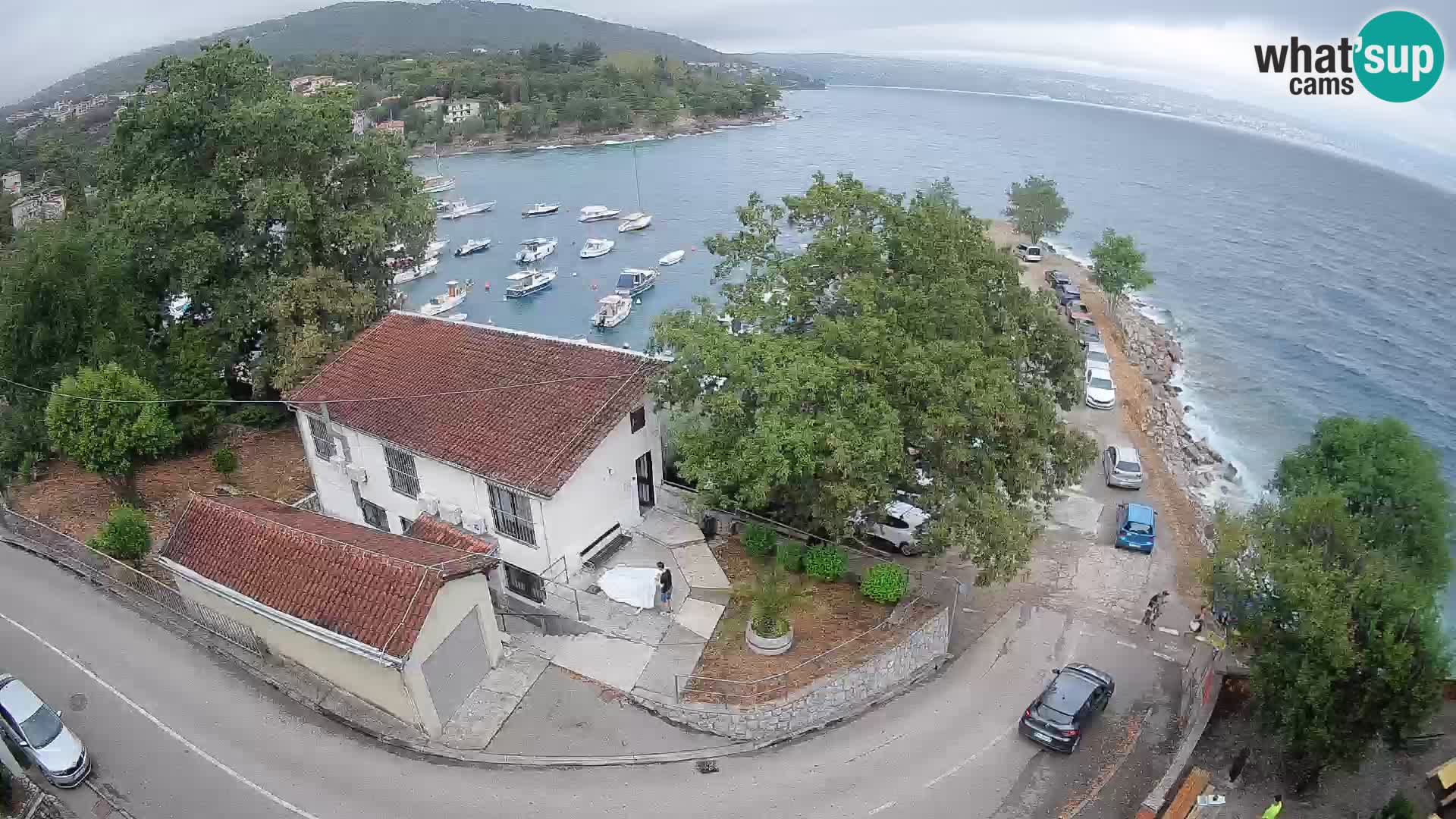 Spletna kamera pristanišče Ika – Pogled v živo na pristanišče in luči Opatije
