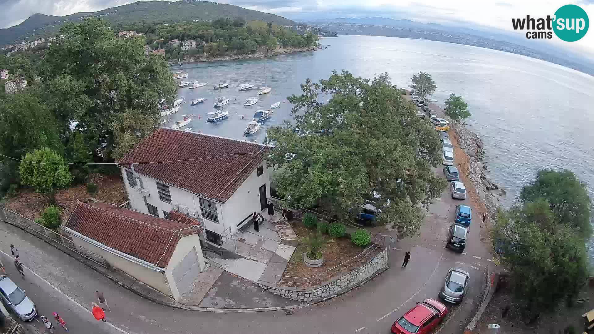 Spletna kamera pristanišče Ika – Pogled v živo na pristanišče in luči Opatije
