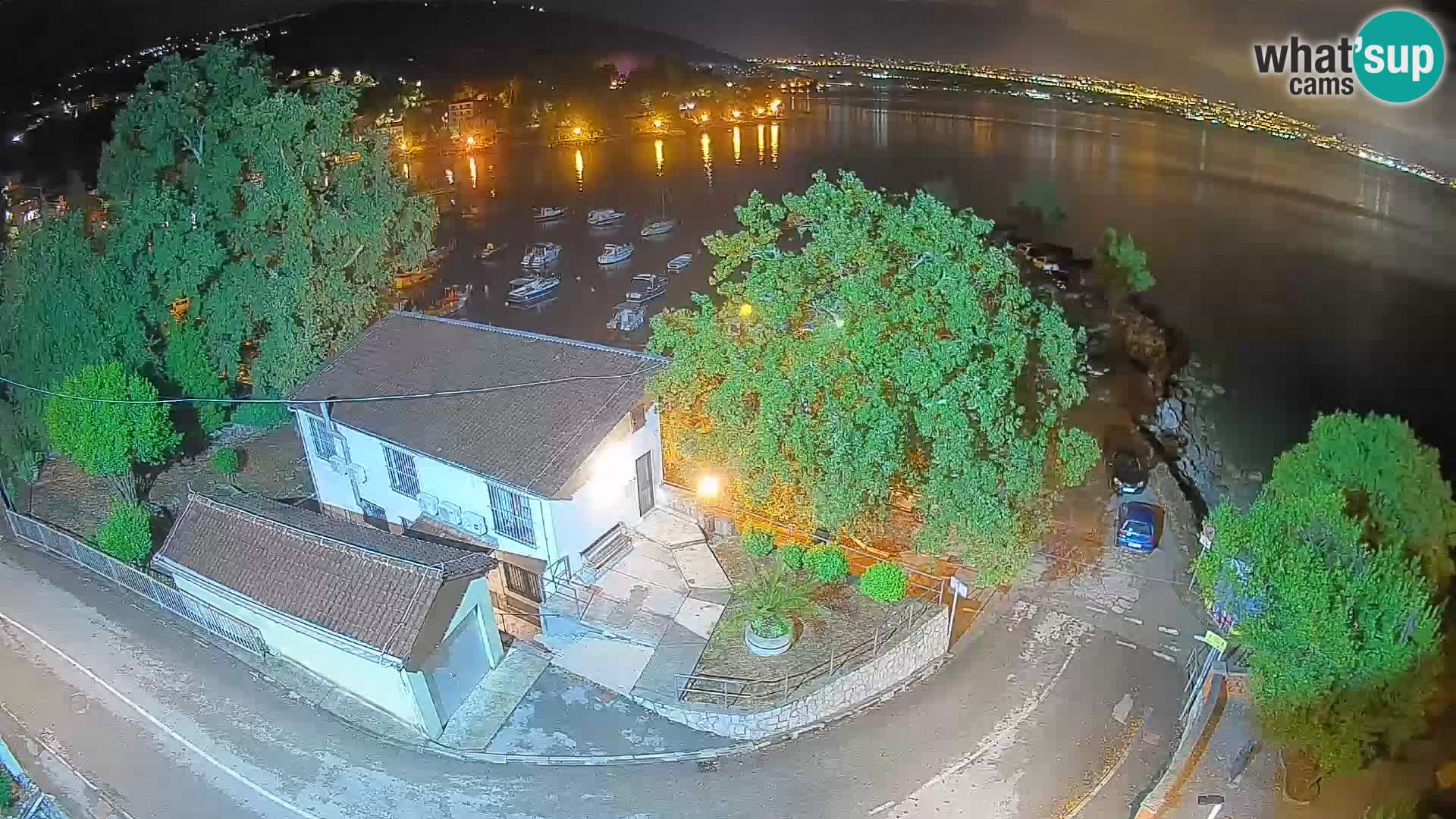 Spletna kamera pristanišče Ika – Pogled v živo na pristanišče in luči Opatije