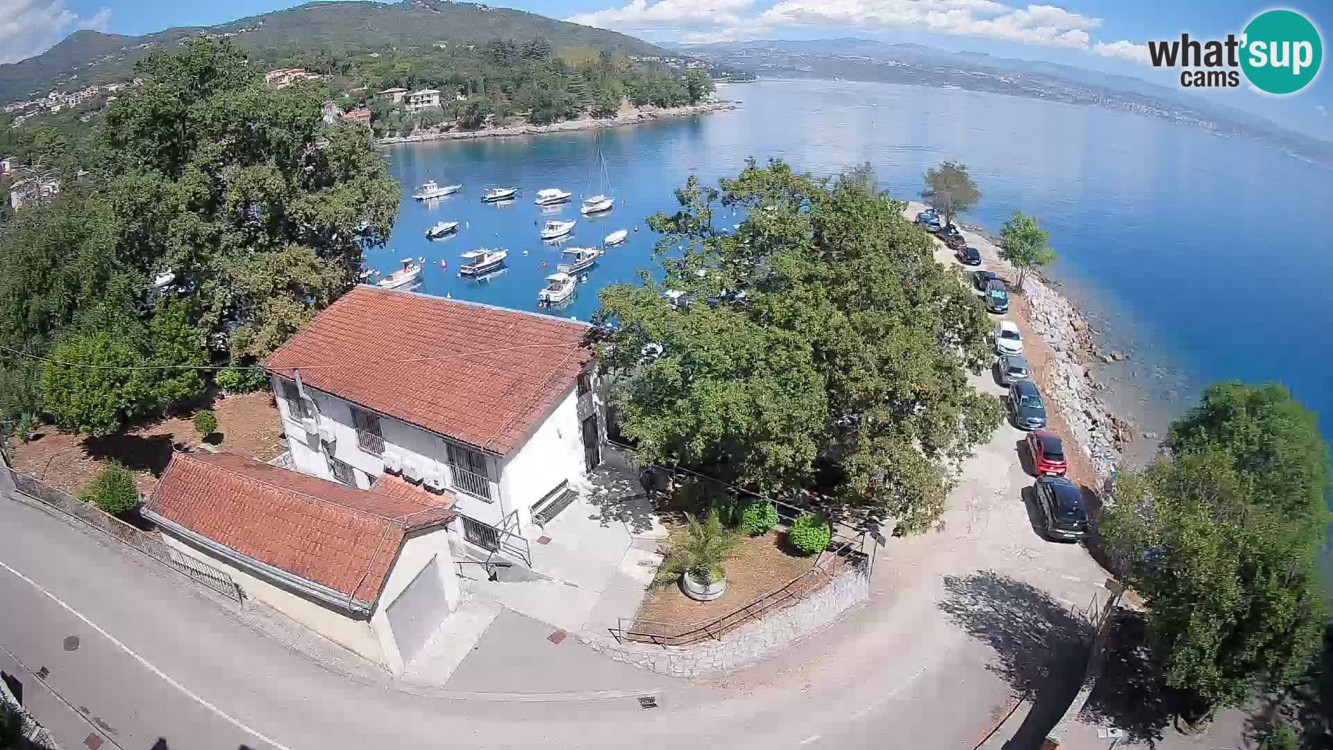 Spletna kamera pristanišče Ika – Pogled v živo na pristanišče in luči Opatije