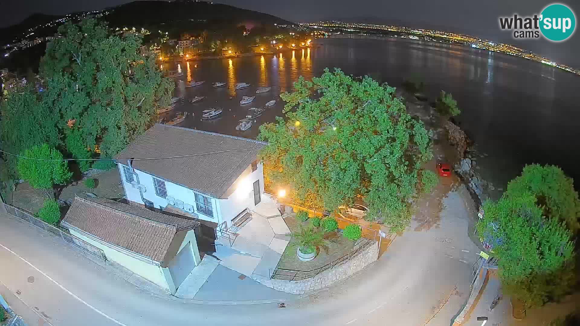 Spletna kamera pristanišče Ika – Pogled v živo na pristanišče in luči Opatije