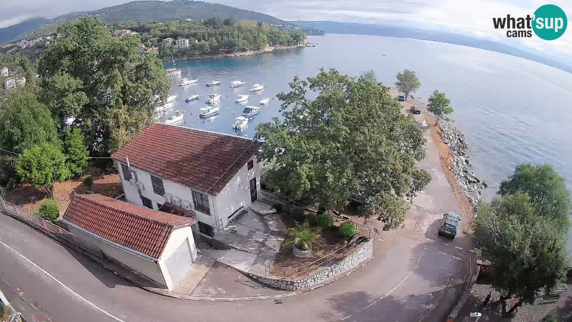 Spletna kamera pristanišče Ika – Pogled v živo na pristanišče in luči Opatije