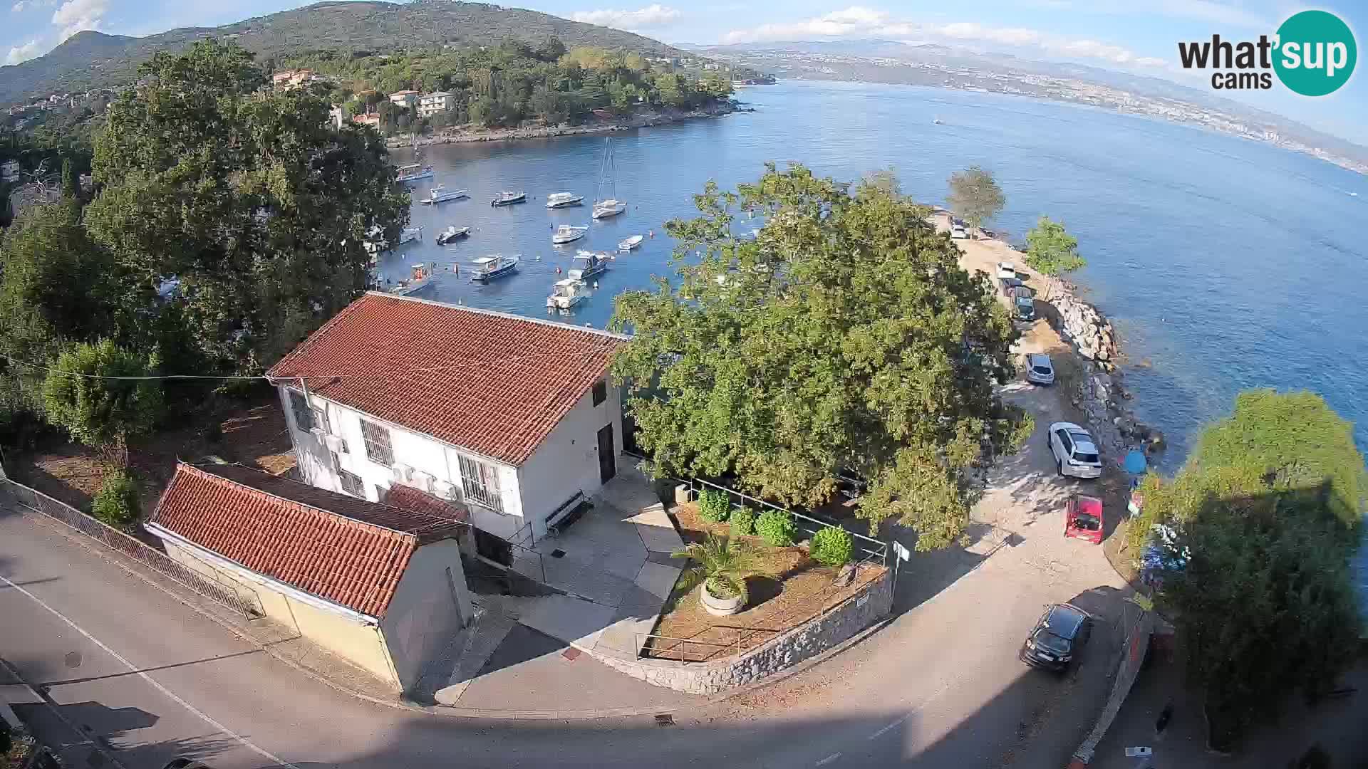 Spletna kamera pristanišče Ika – Pogled v živo na pristanišče in luči Opatije