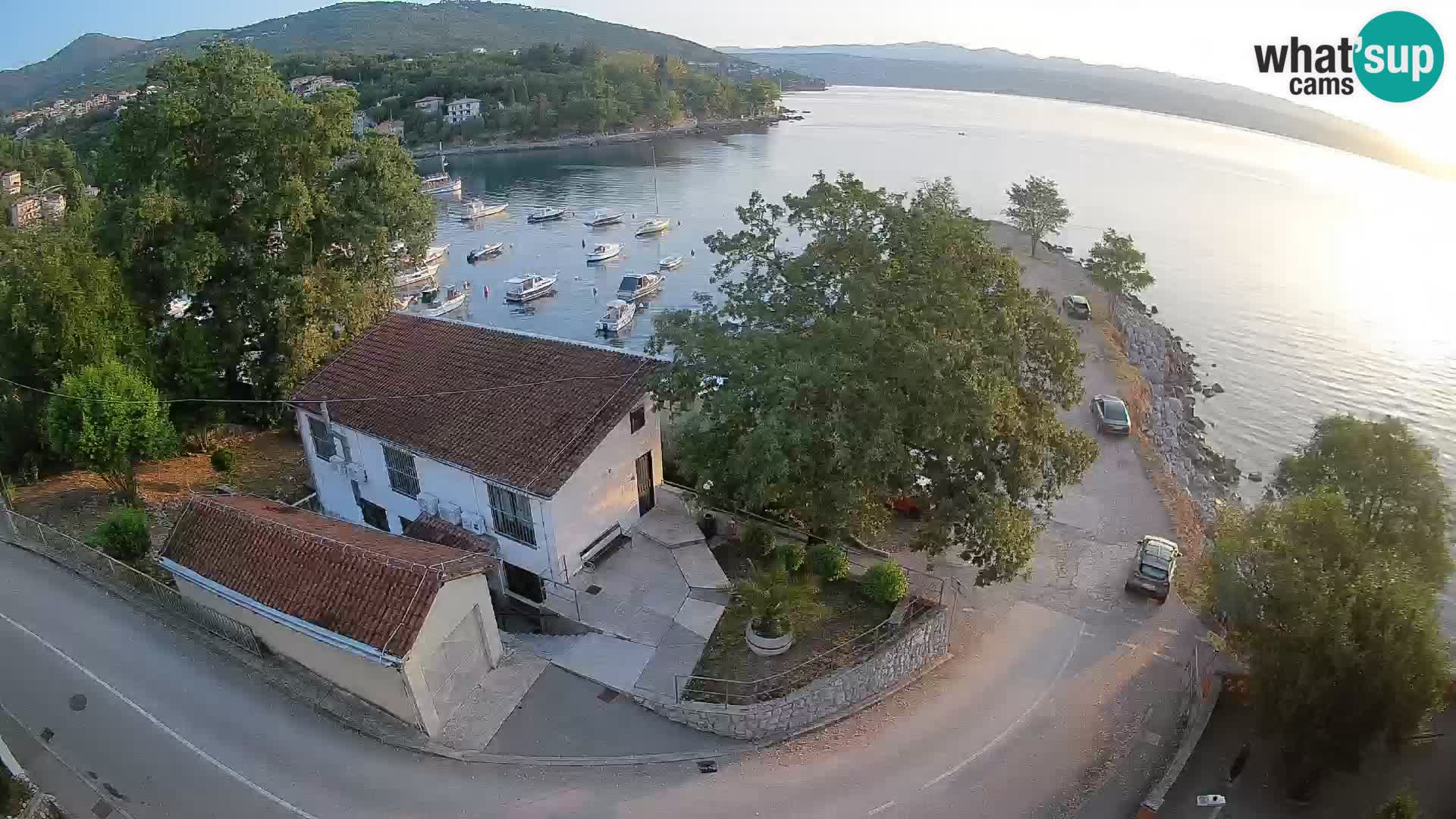 Web kamera luka Ika – Pogled uživo na luku i svjetla Opatije
