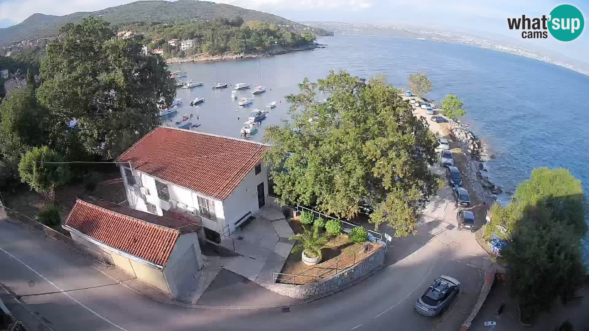 Spletna kamera pristanišče Ika – Pogled v živo na pristanišče in luči Opatije