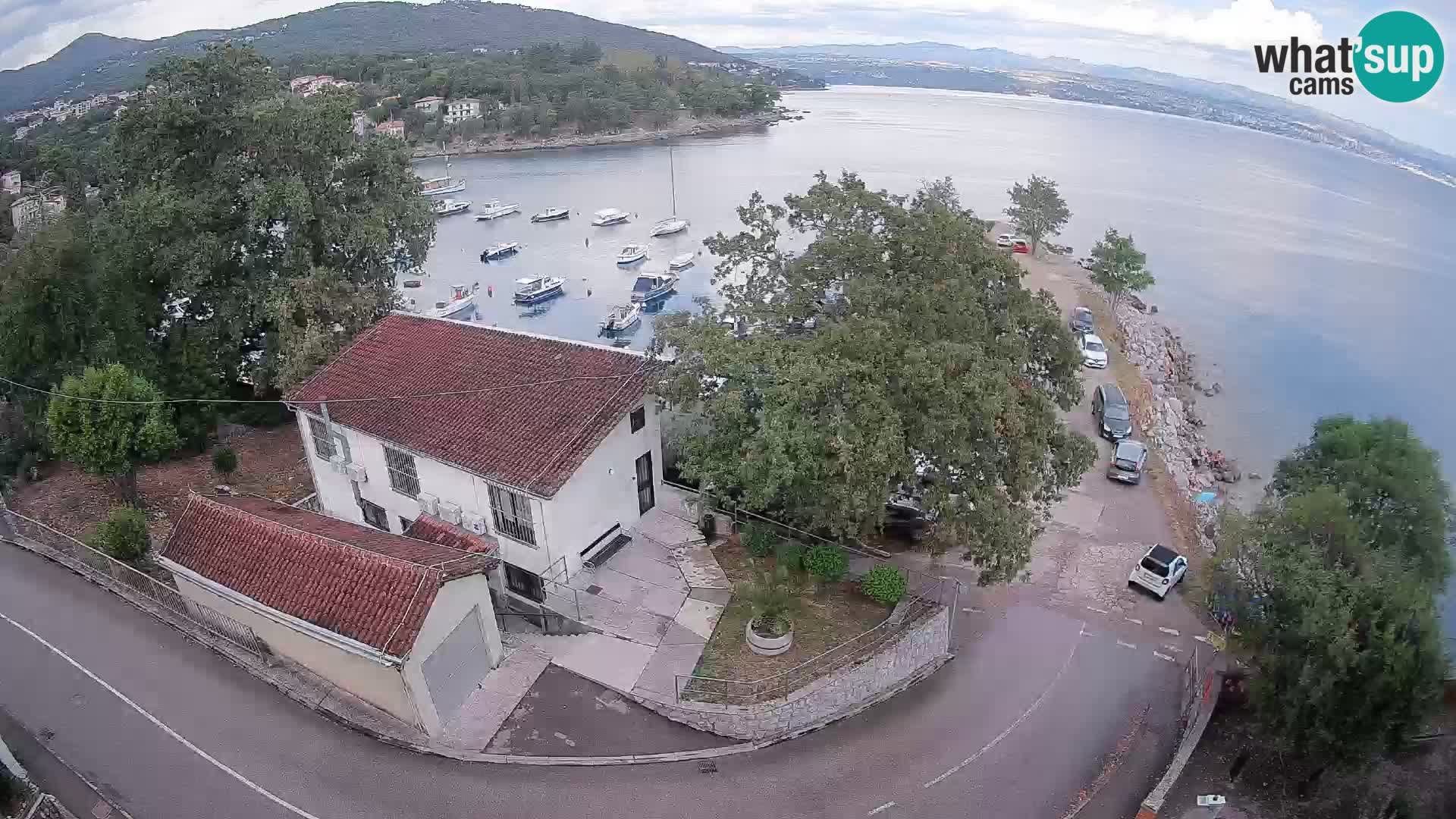 Spletna kamera pristanišče Ika – Pogled v živo na pristanišče in luči Opatije