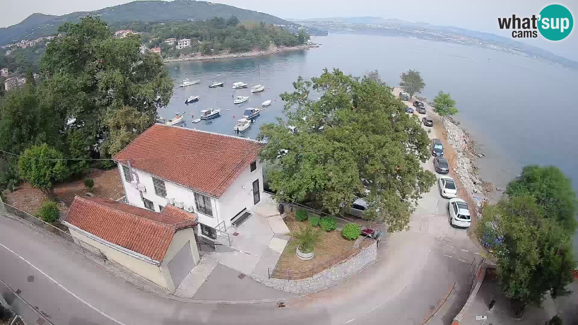 Spletna kamera pristanišče Ika – Pogled v živo na pristanišče in luči Opatije
