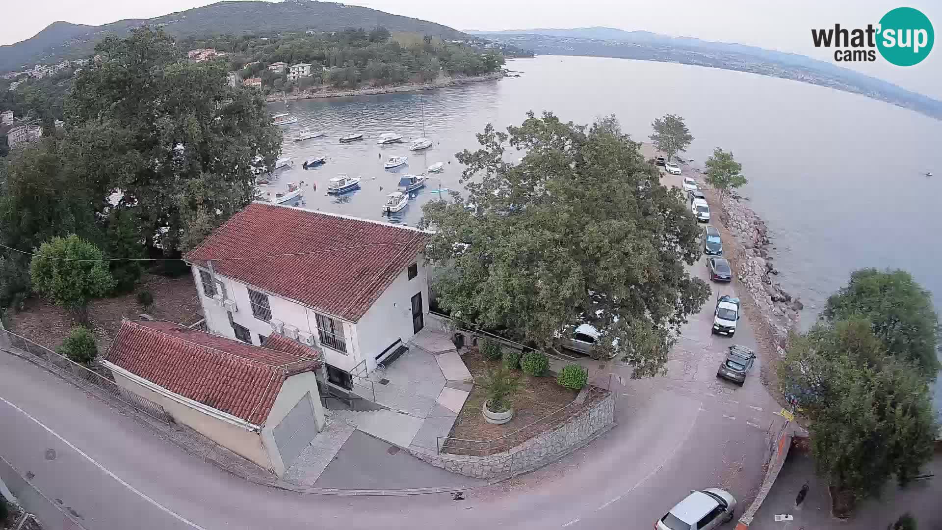 Spletna kamera pristanišče Ika – Pogled v živo na pristanišče in luči Opatije