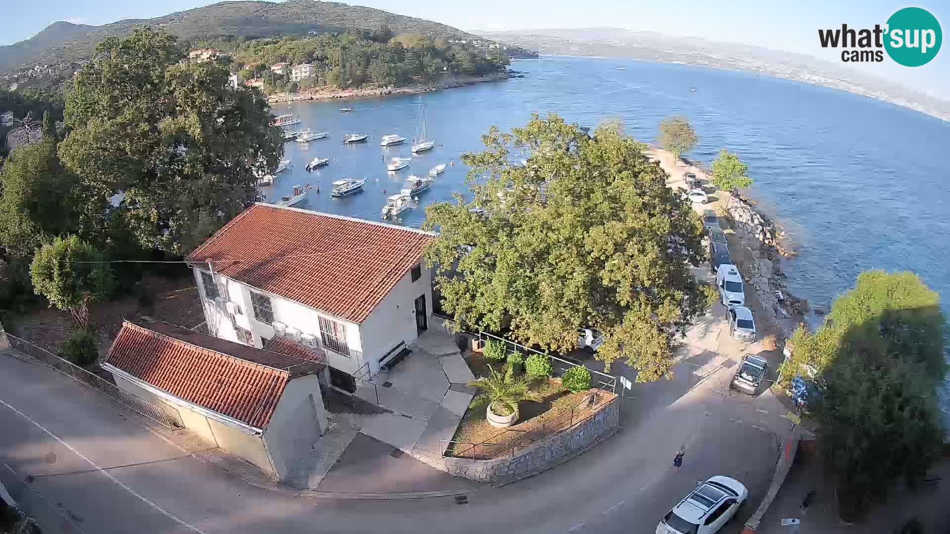 Spletna kamera pristanišče Ika – Pogled v živo na pristanišče in luči Opatije