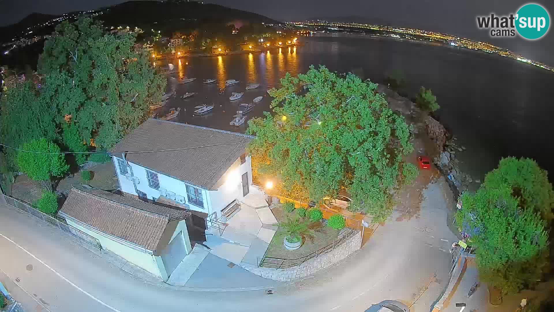 Spletna kamera pristanišče Ika – Pogled v živo na pristanišče in luči Opatije
