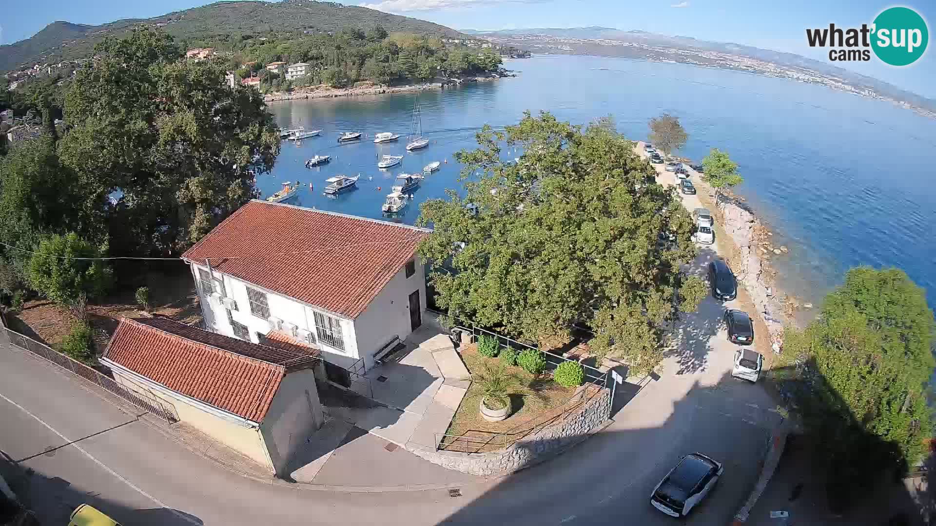 Spletna kamera pristanišče Ika – Pogled v živo na pristanišče in luči Opatije