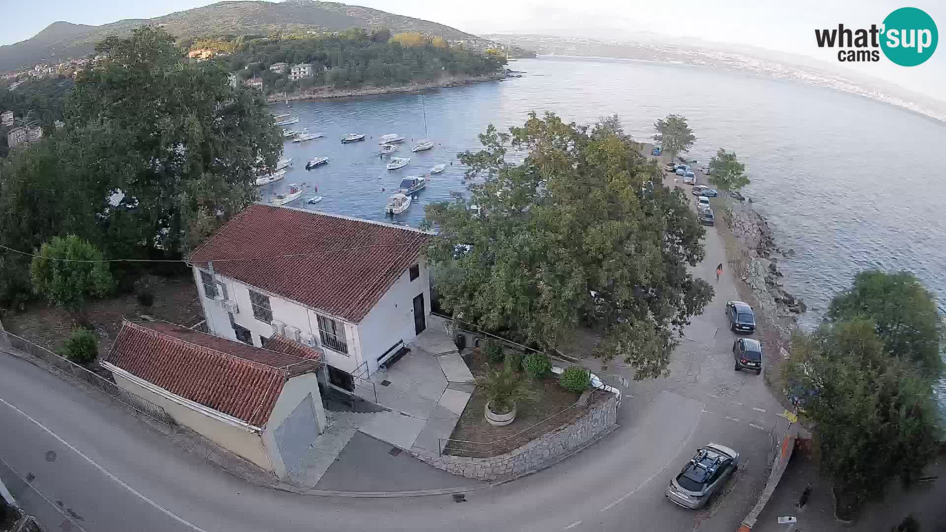 Spletna kamera pristanišče Ika – Pogled v živo na pristanišče in luči Opatije