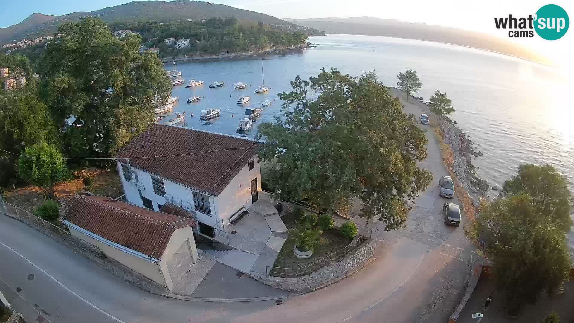 Web kamera luka Ika – Pogled uživo na luku i svjetla Opatije