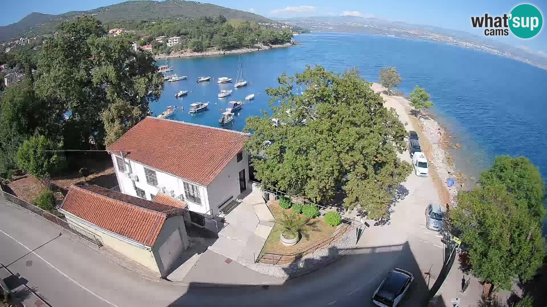 Spletna kamera pristanišče Ika – Pogled v živo na pristanišče in luči Opatije