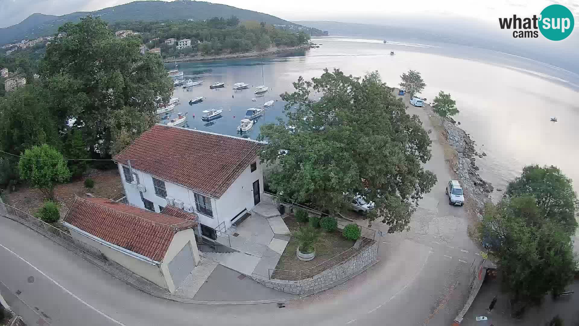 Spletna kamera pristanišče Ika – Pogled v živo na pristanišče in luči Opatije