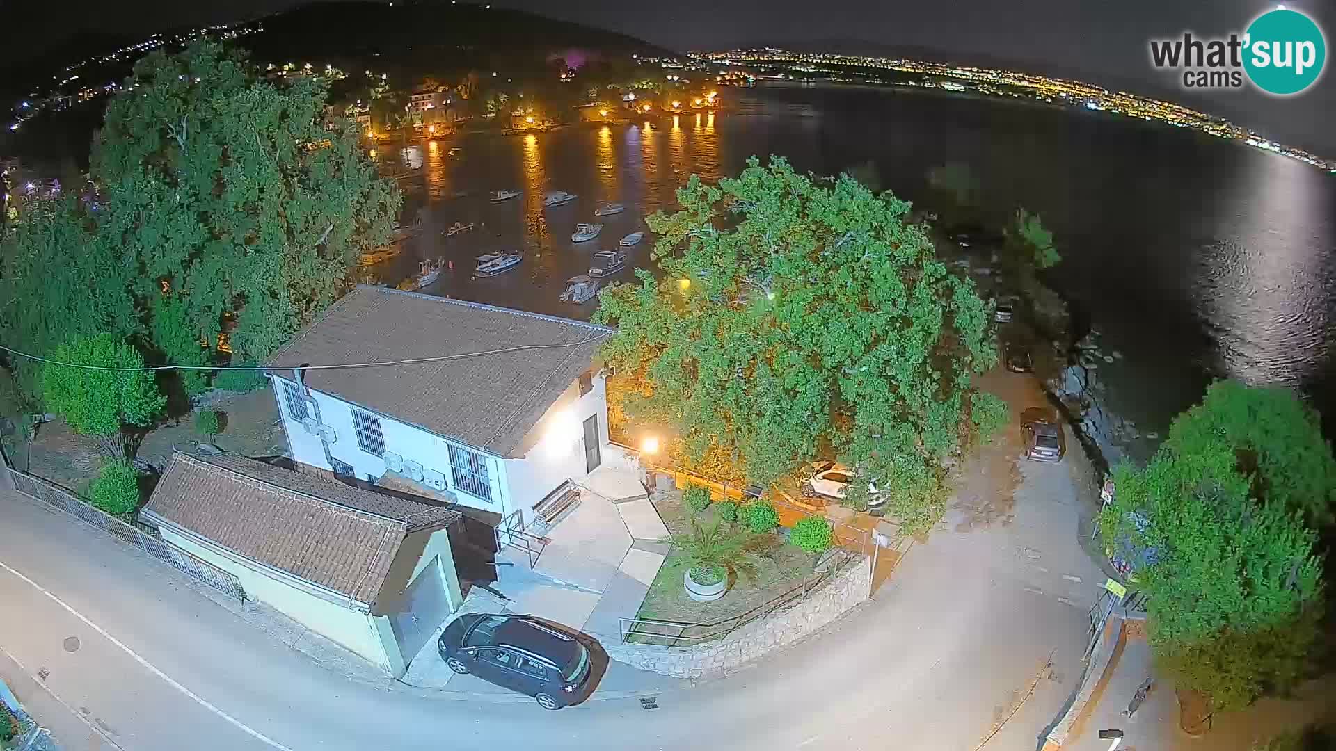 Web kamera luka Ika – Pogled uživo na luku i svjetla Opatije