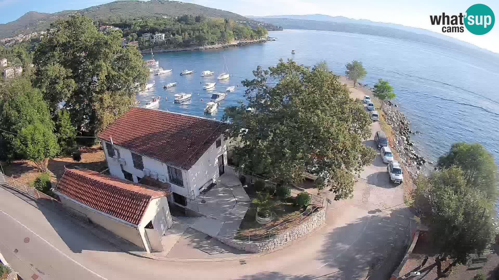 Spletna kamera pristanišče Ika – Pogled v živo na pristanišče in luči Opatije