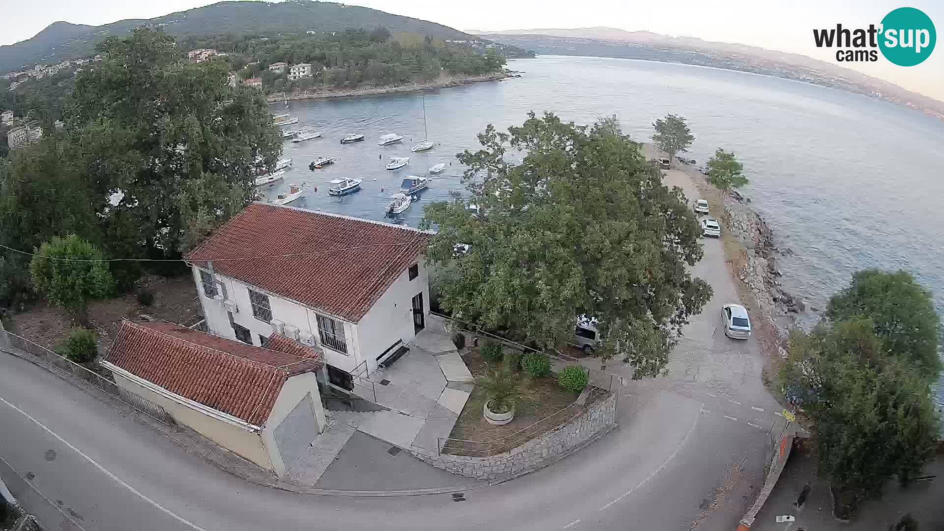 Web kamera luka Ika – Pogled uživo na luku i svjetla Opatije