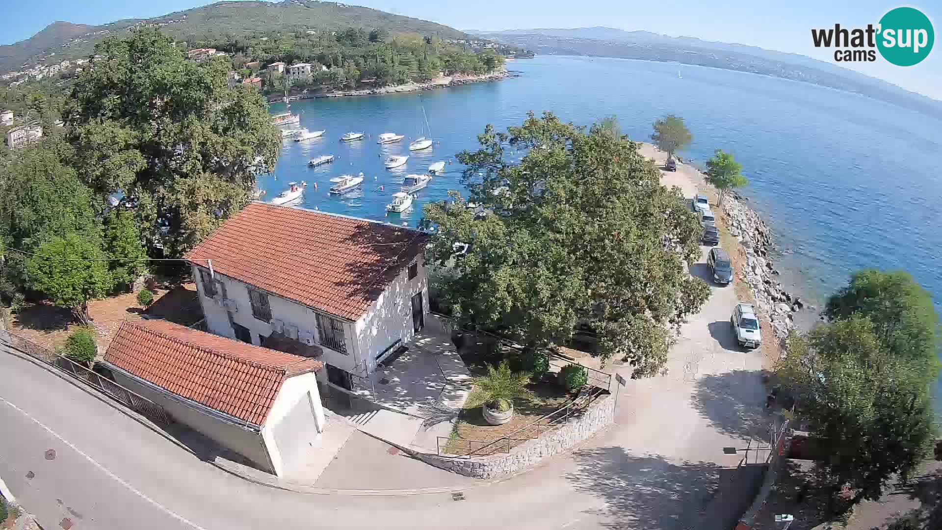 Web kamera luka Ika – Pogled uživo na luku i svjetla Opatije