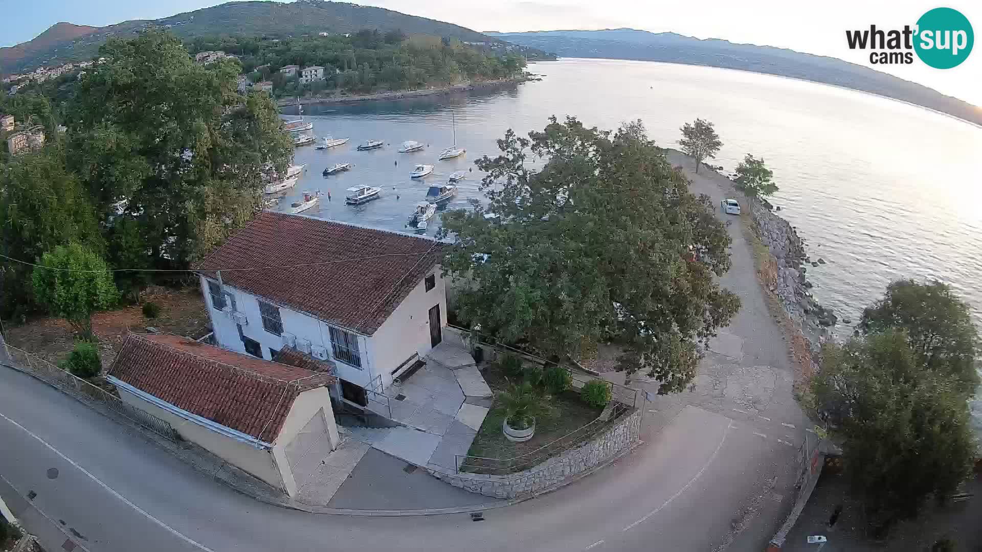 Spletna kamera pristanišče Ika – Pogled v živo na pristanišče in luči Opatije