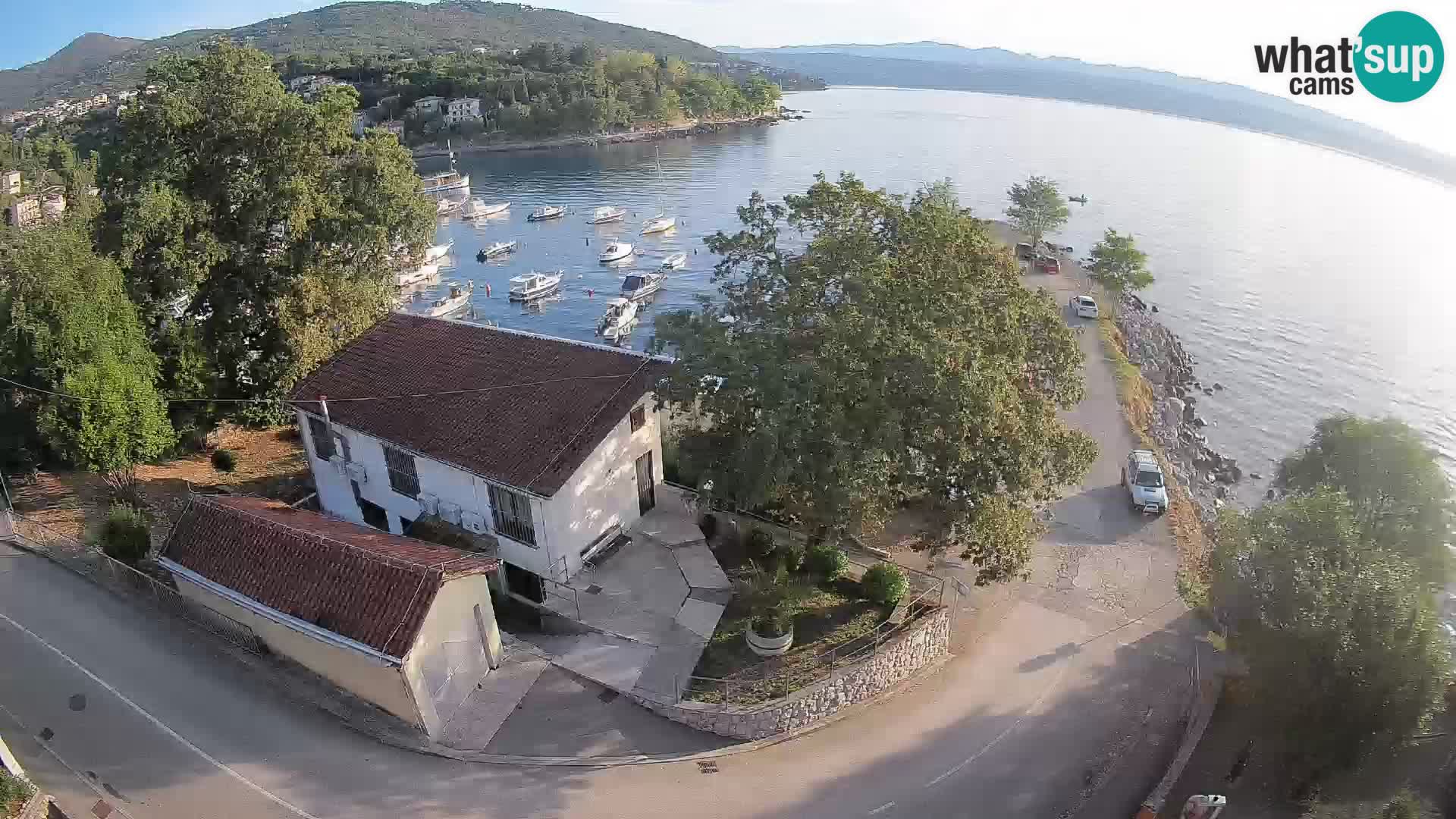 Web kamera luka Ika – Pogled uživo na luku i svjetla Opatije