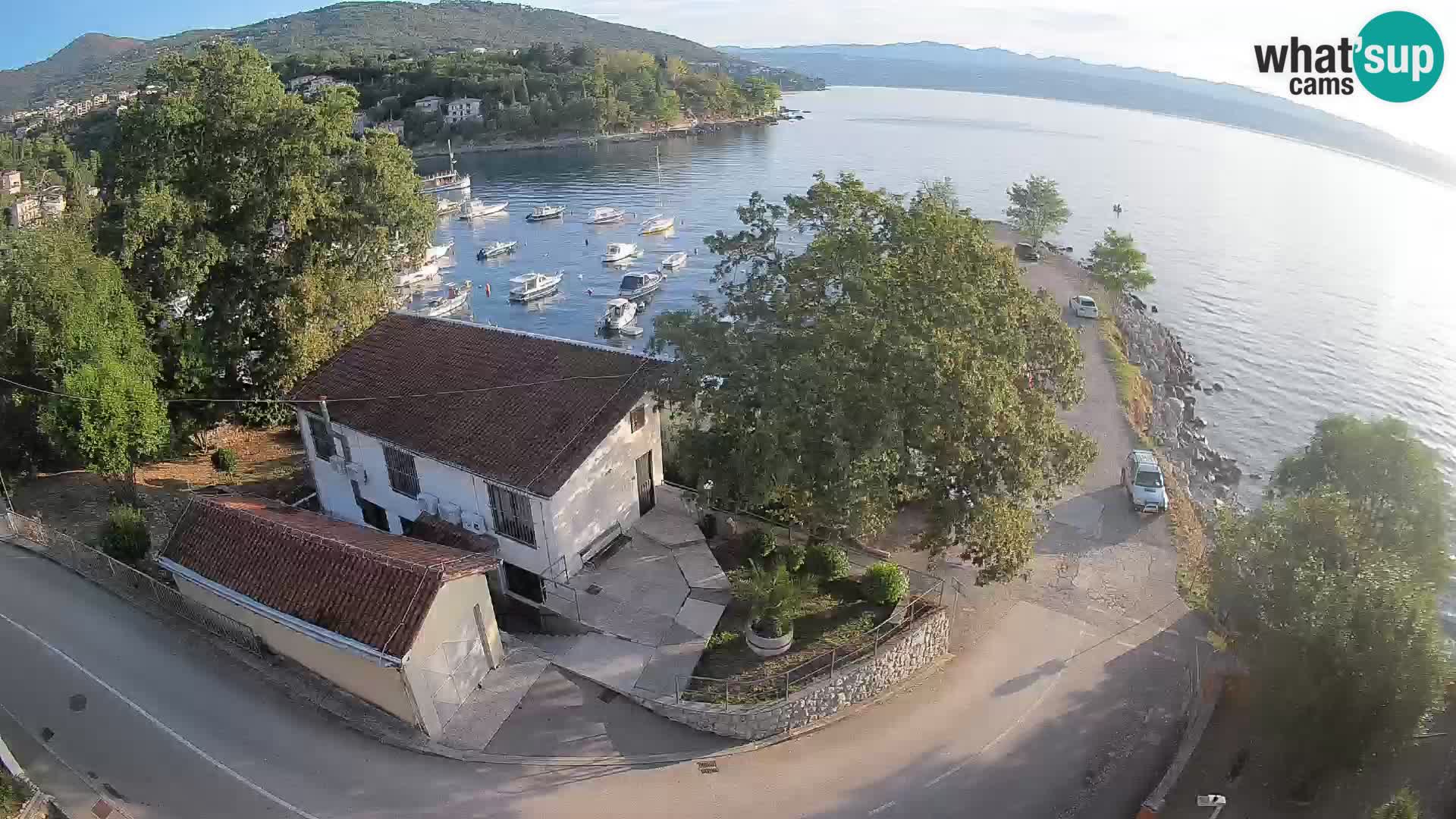 Web kamera luka Ika – Pogled uživo na luku i svjetla Opatije