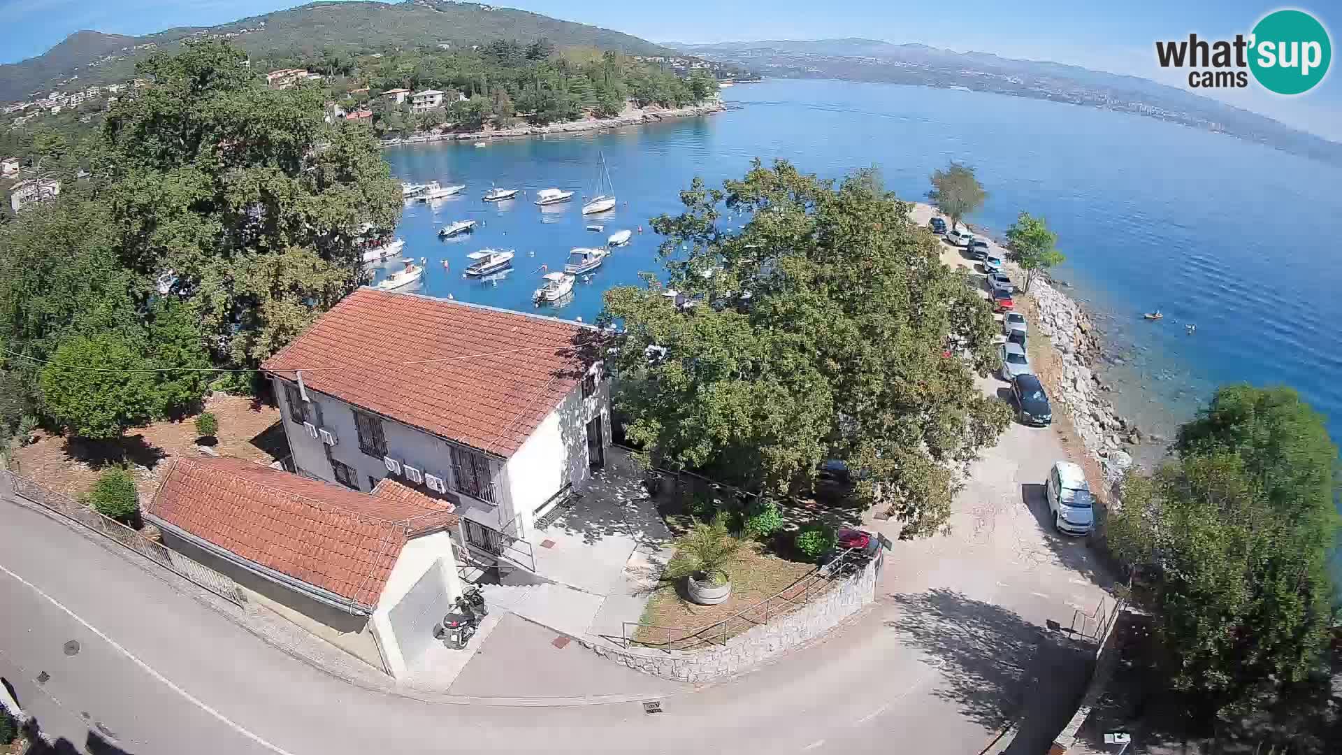 Spletna kamera pristanišče Ika – Pogled v živo na pristanišče in luči Opatije