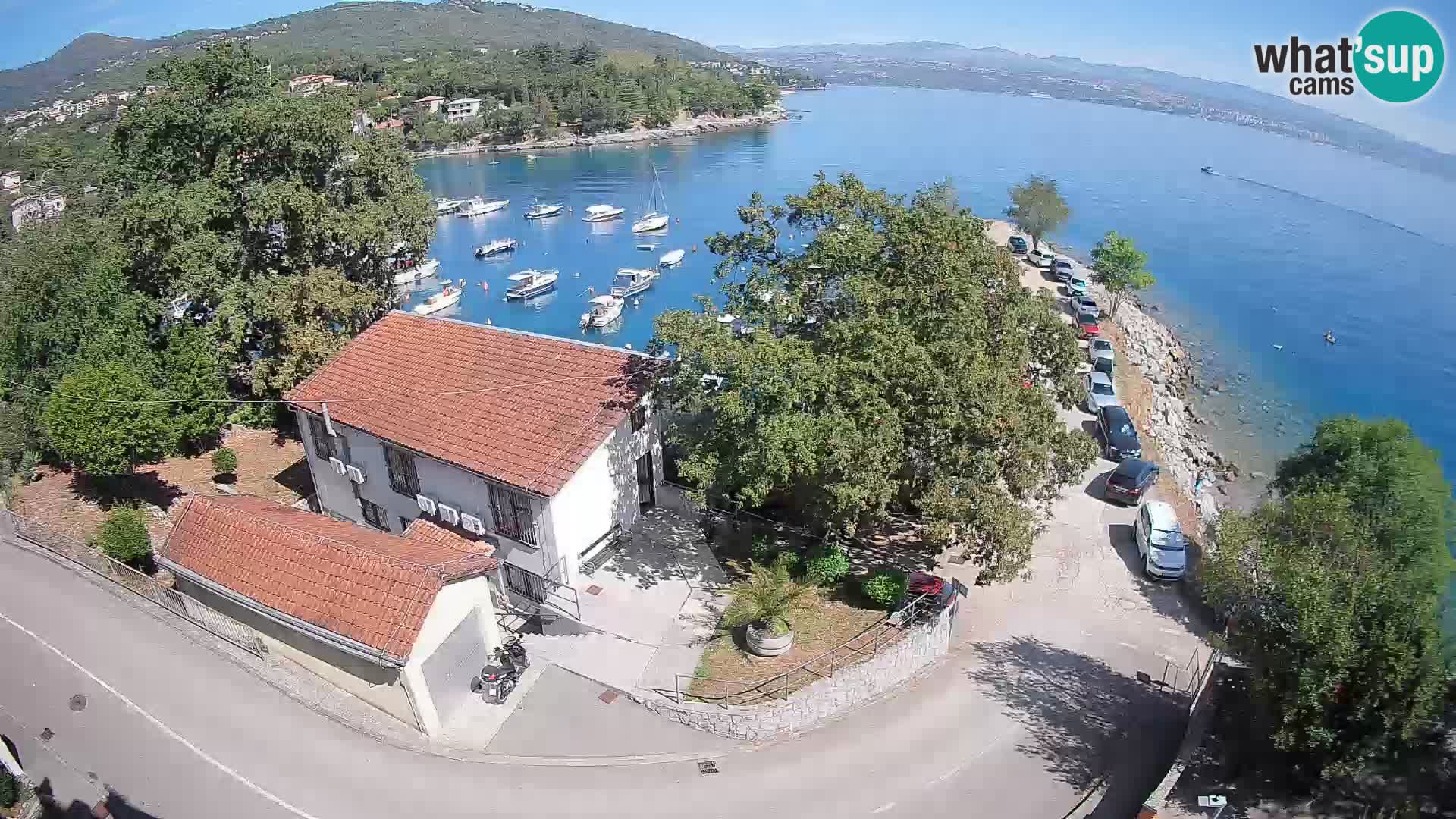 Spletna kamera pristanišče Ika – Pogled v živo na pristanišče in luči Opatije