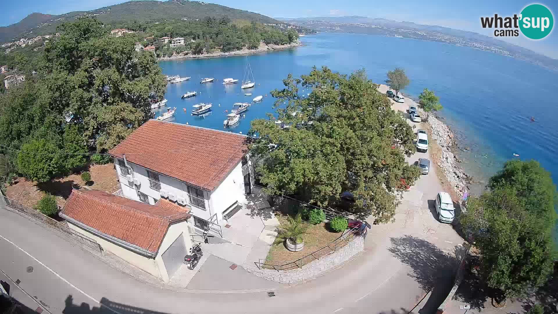 Spletna kamera pristanišče Ika – Pogled v živo na pristanišče in luči Opatije