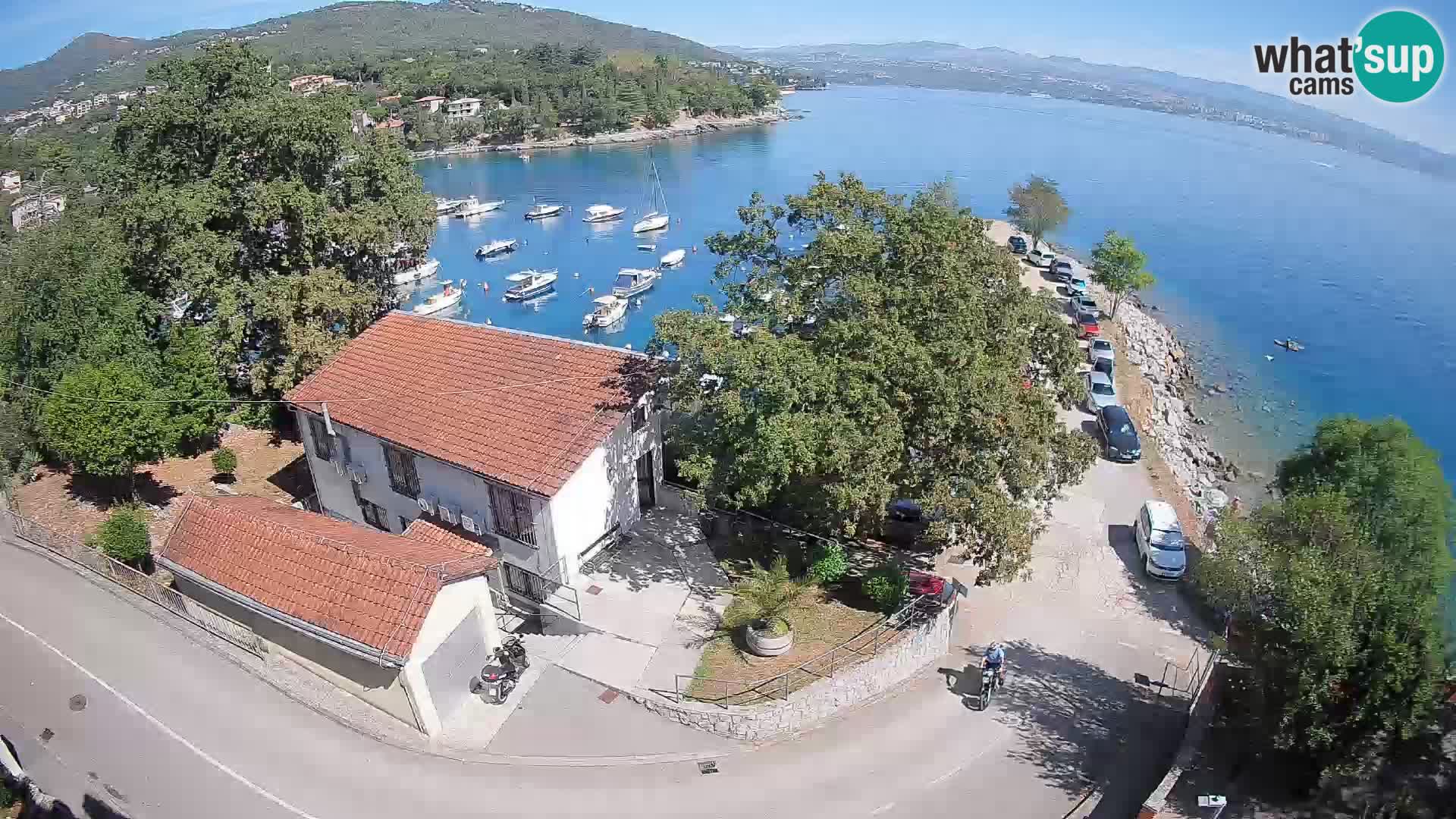 Spletna kamera pristanišče Ika – Pogled v živo na pristanišče in luči Opatije