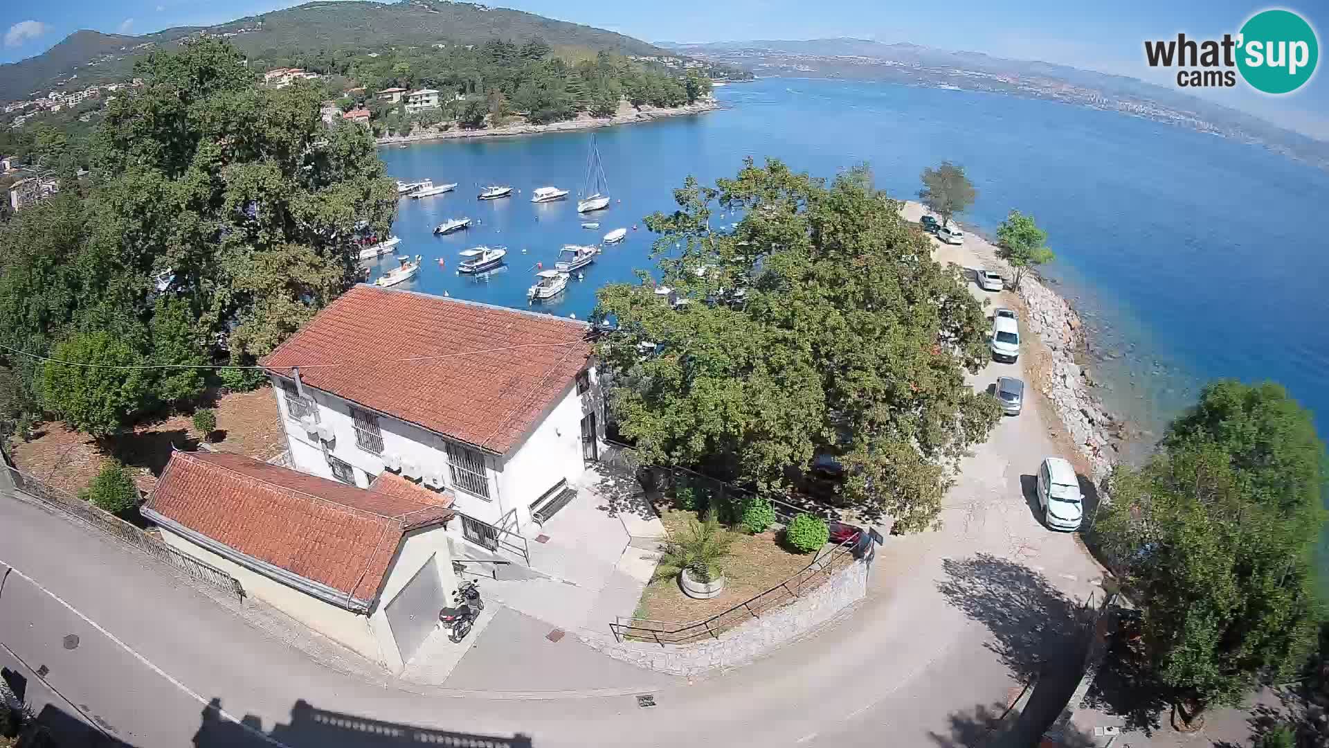 Web kamera luka Ika – Pogled uživo na luku i svjetla Opatije