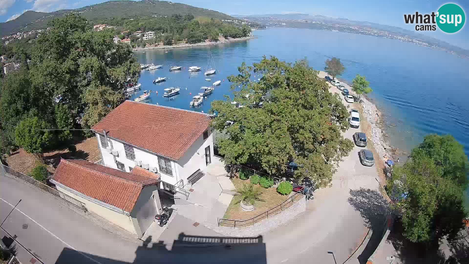 Web kamera luka Ika – Pogled uživo na luku i svjetla Opatije