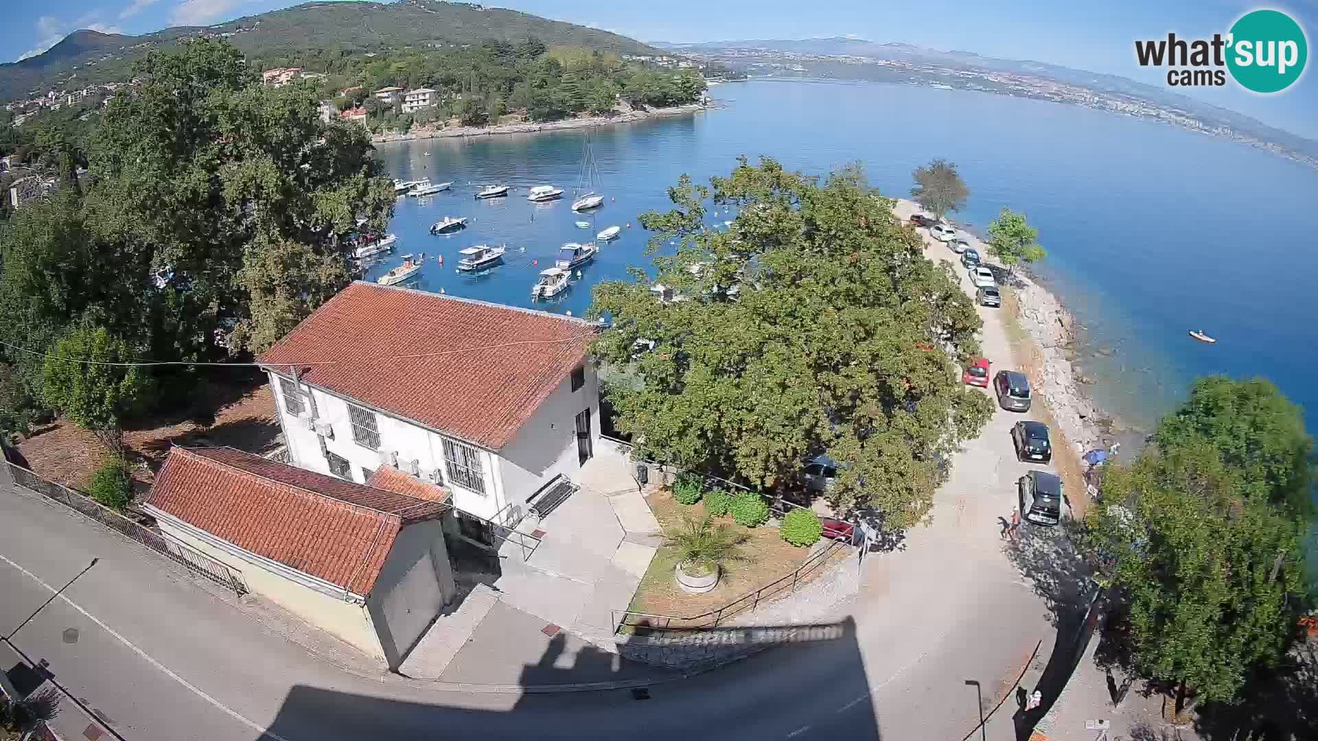Spletna kamera pristanišče Ika – Pogled v živo na pristanišče in luči Opatije