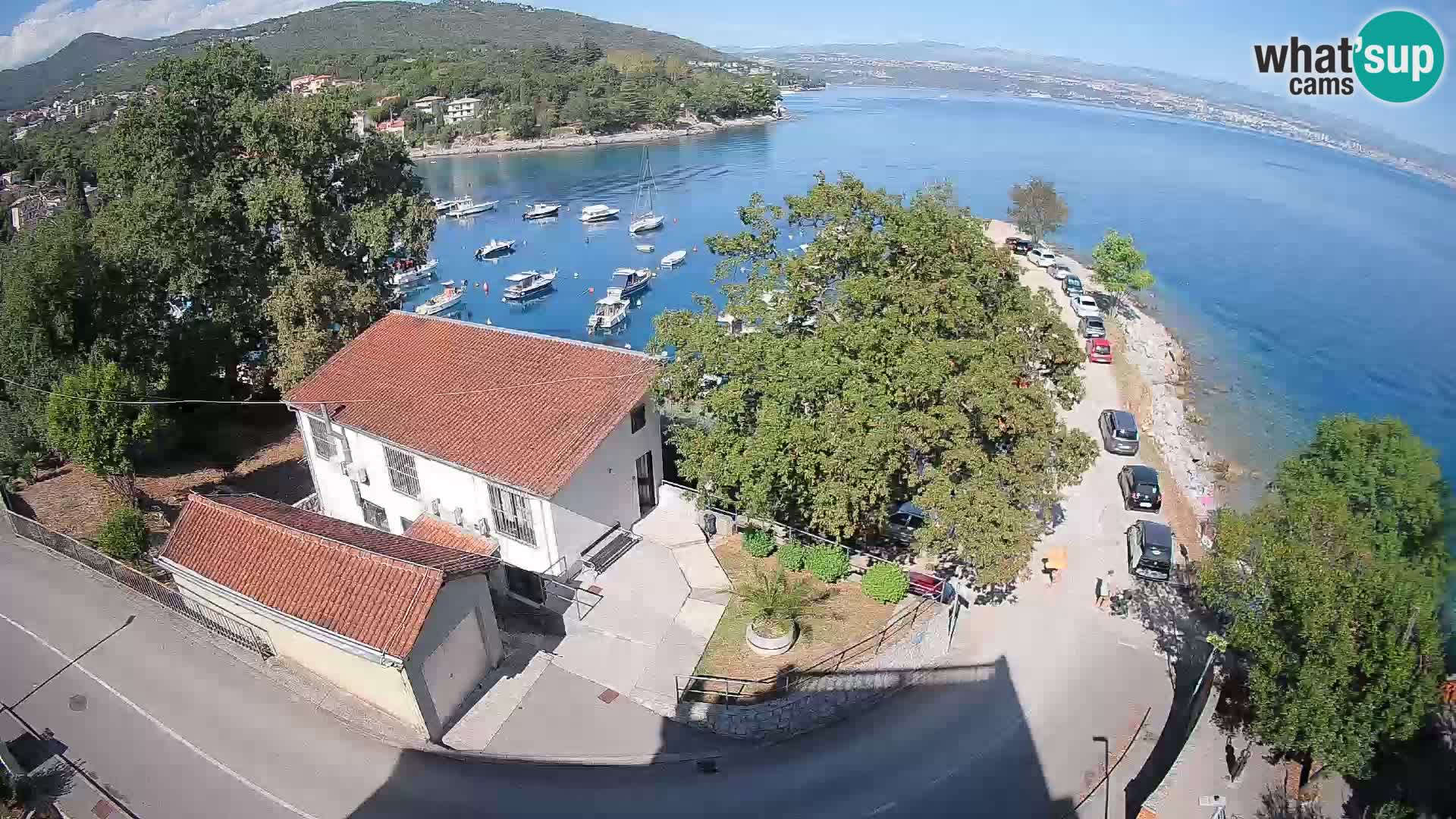 Spletna kamera pristanišče Ika – Pogled v živo na pristanišče in luči Opatije
