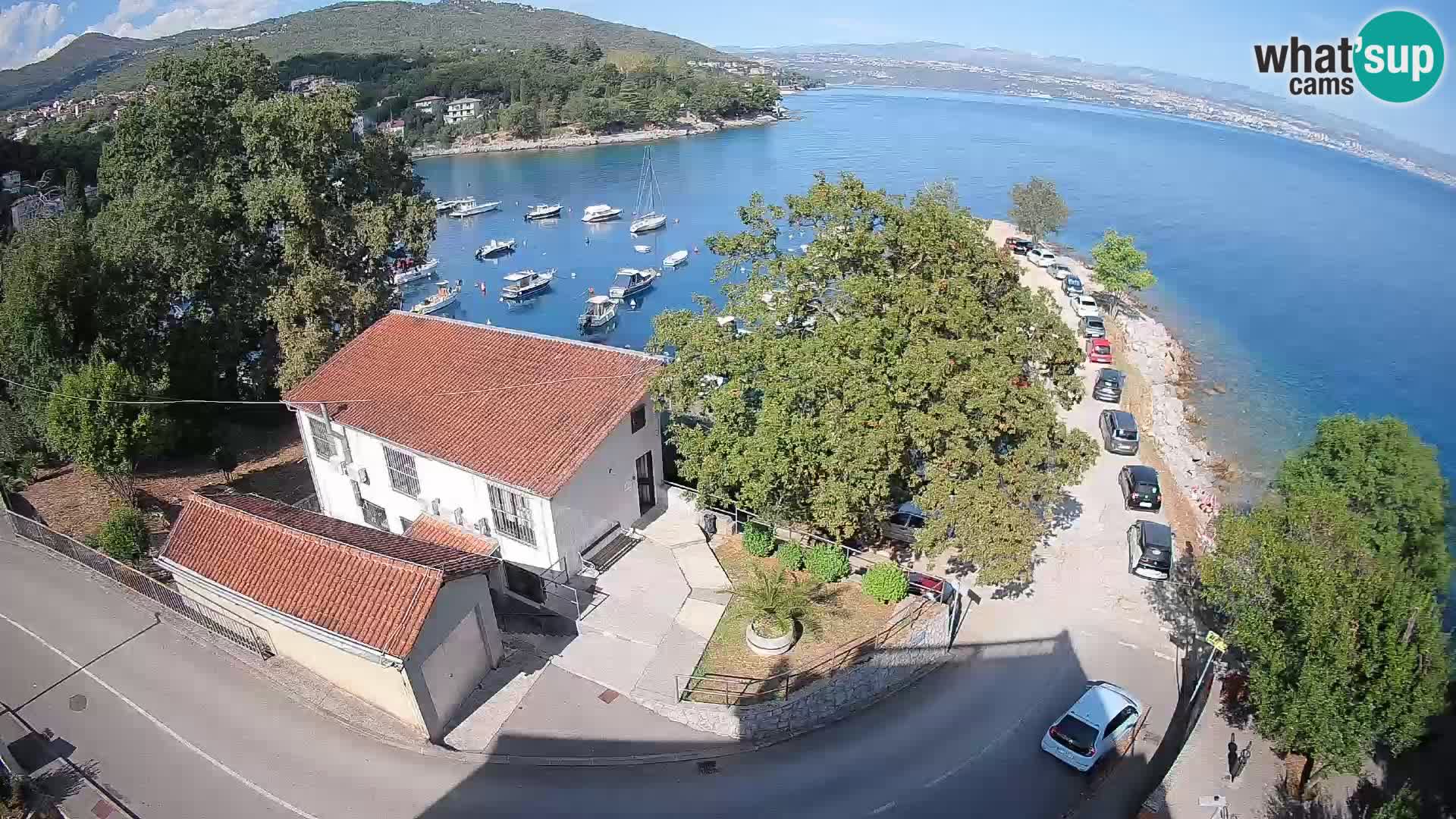 Spletna kamera pristanišče Ika – Pogled v živo na pristanišče in luči Opatije