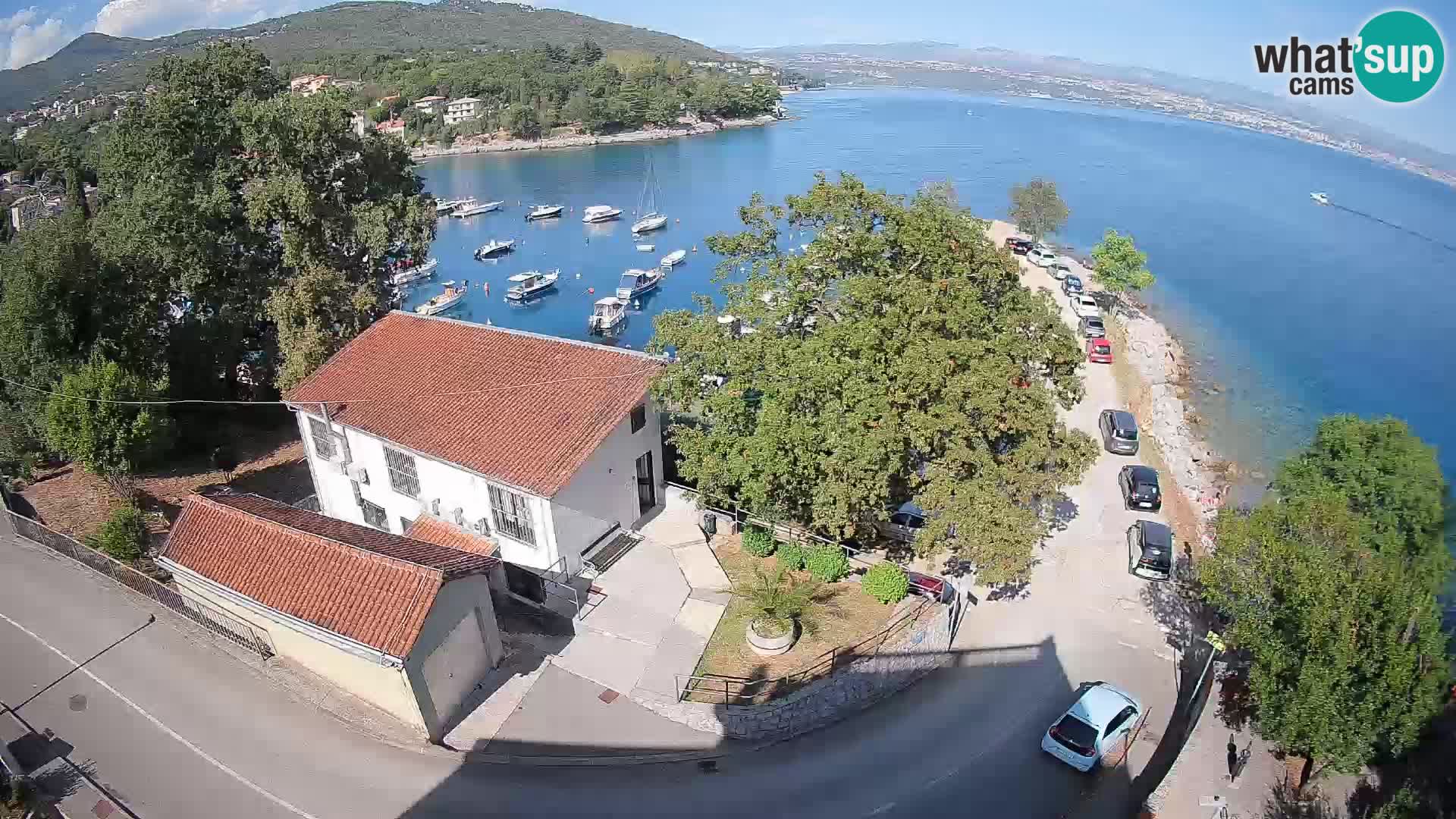 Spletna kamera pristanišče Ika – Pogled v živo na pristanišče in luči Opatije