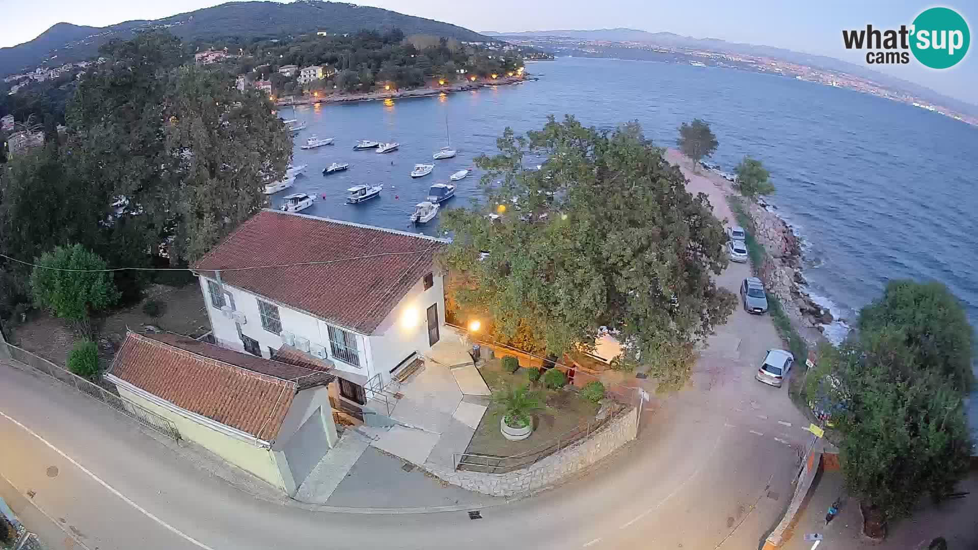 Web kamera luka Ika – Pogled uživo na luku i svjetla Opatije