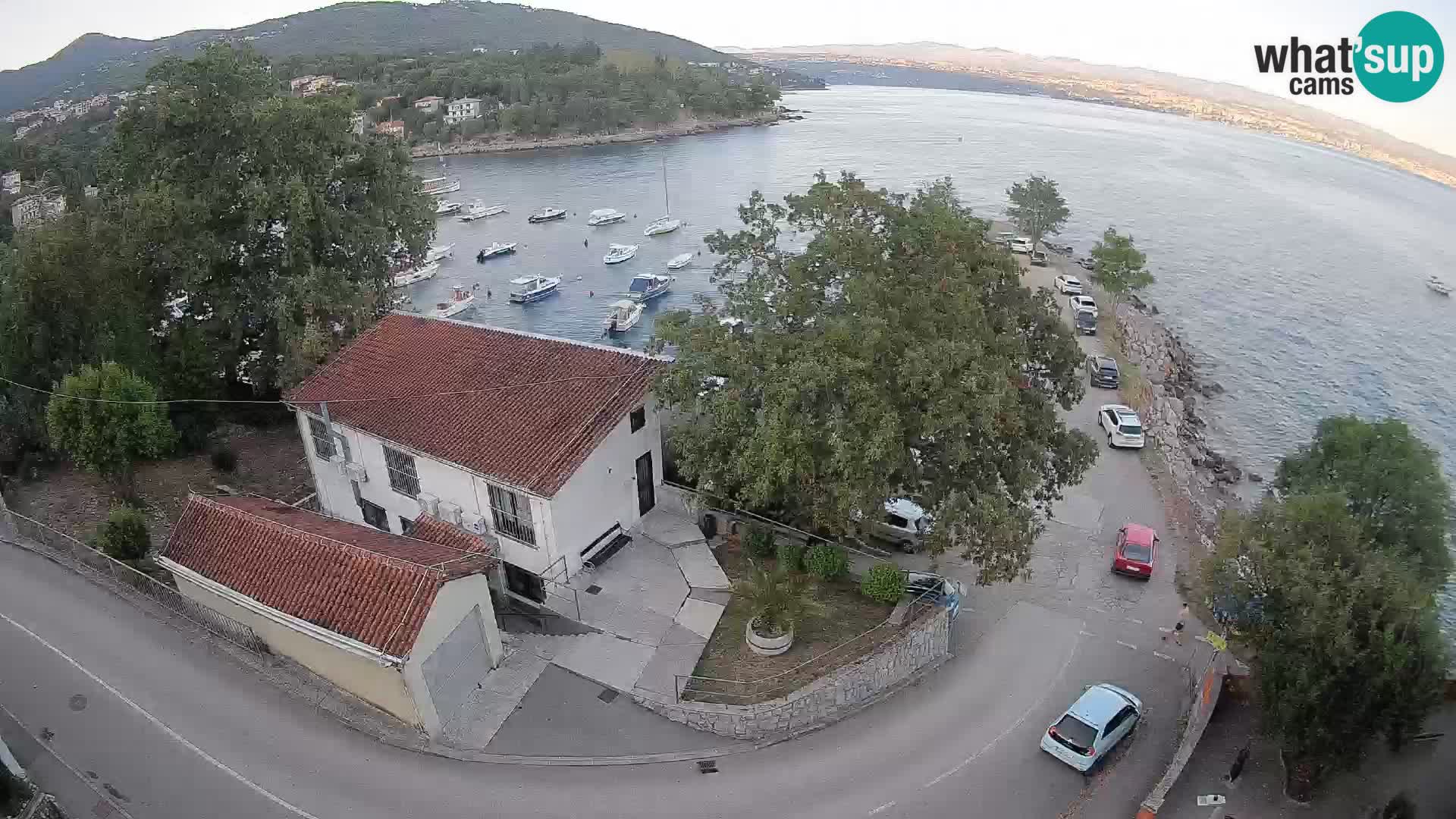 Web kamera luka Ika – Pogled uživo na luku i svjetla Opatije