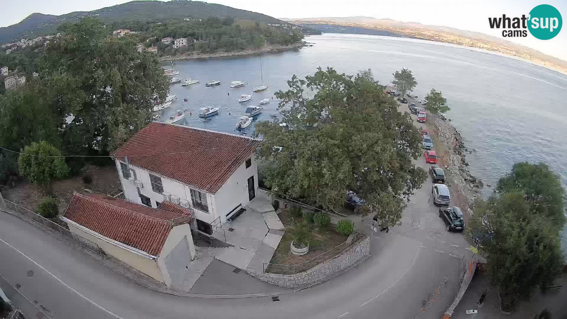 Spletna kamera pristanišče Ika – Pogled v živo na pristanišče in luči Opatije
