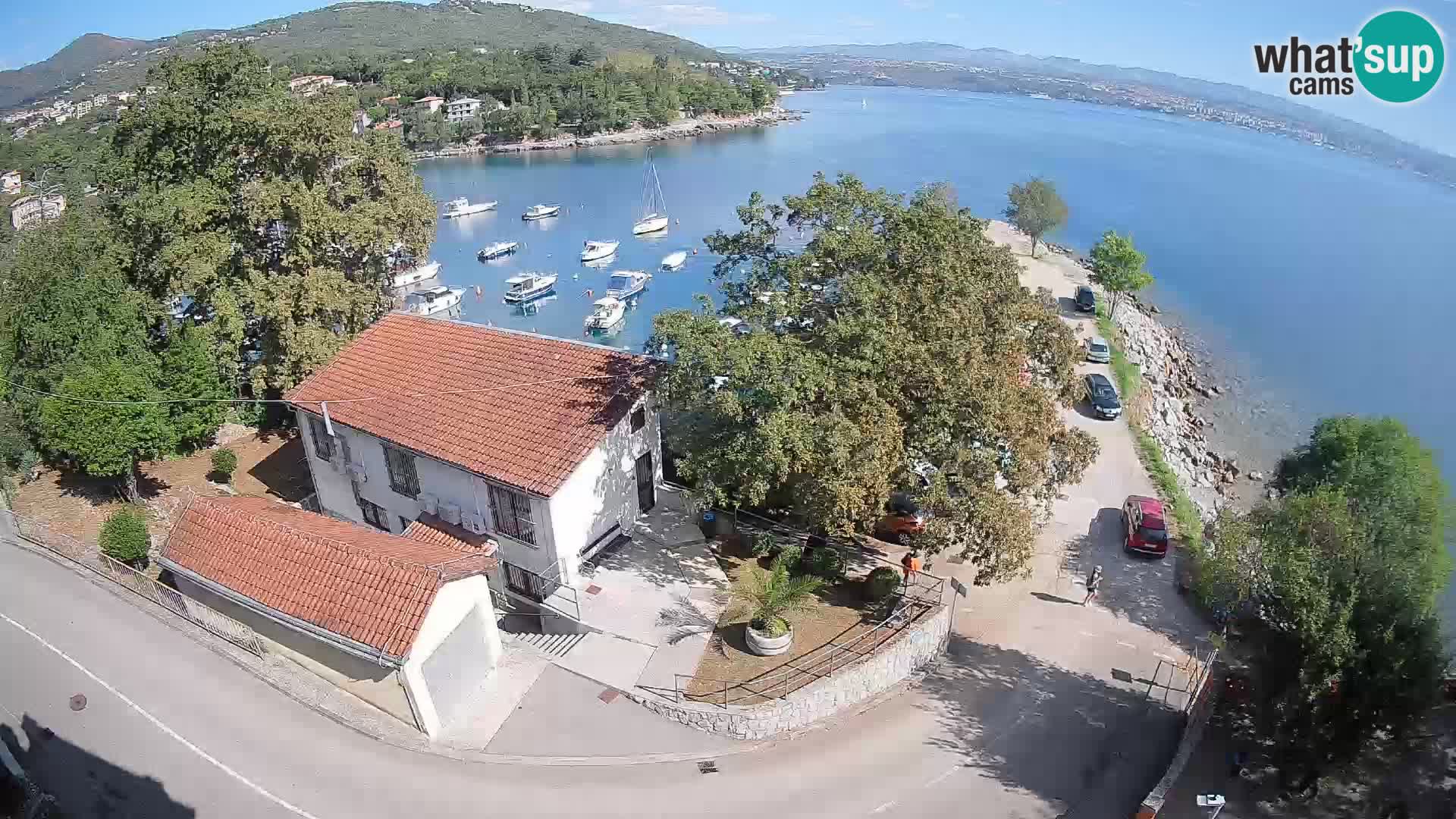 Spletna kamera pristanišče Ika – Pogled v živo na pristanišče in luči Opatije