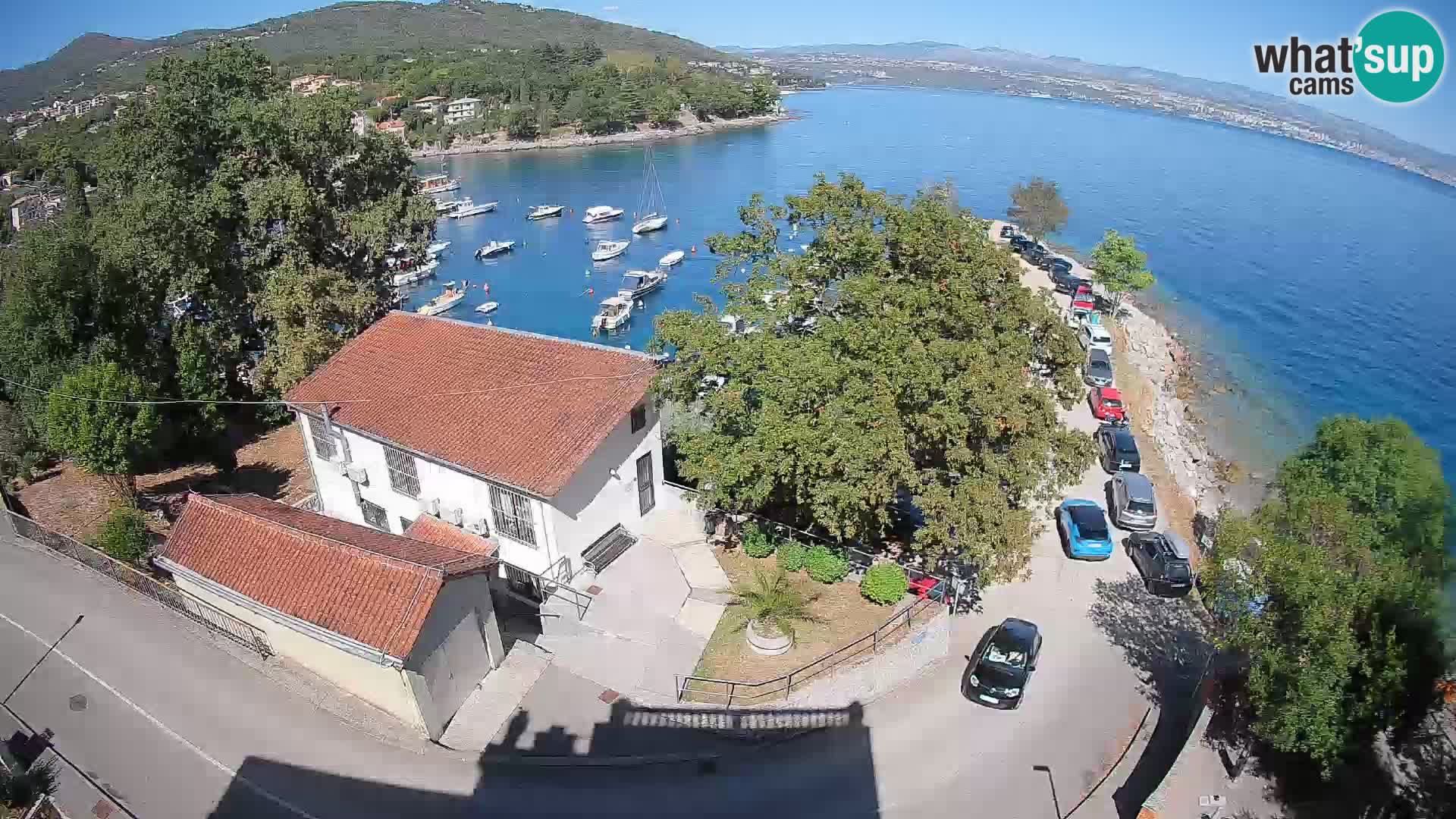 Spletna kamera pristanišče Ika – Pogled v živo na pristanišče in luči Opatije