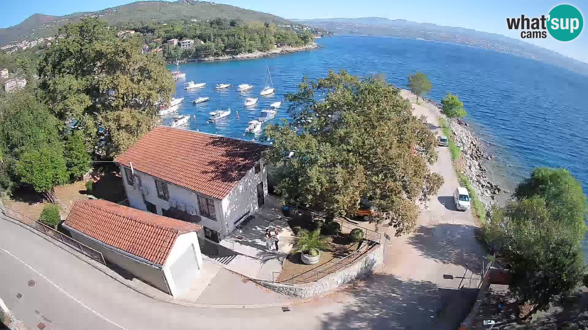 Spletna kamera pristanišče Ika – Pogled v živo na pristanišče in luči Opatije