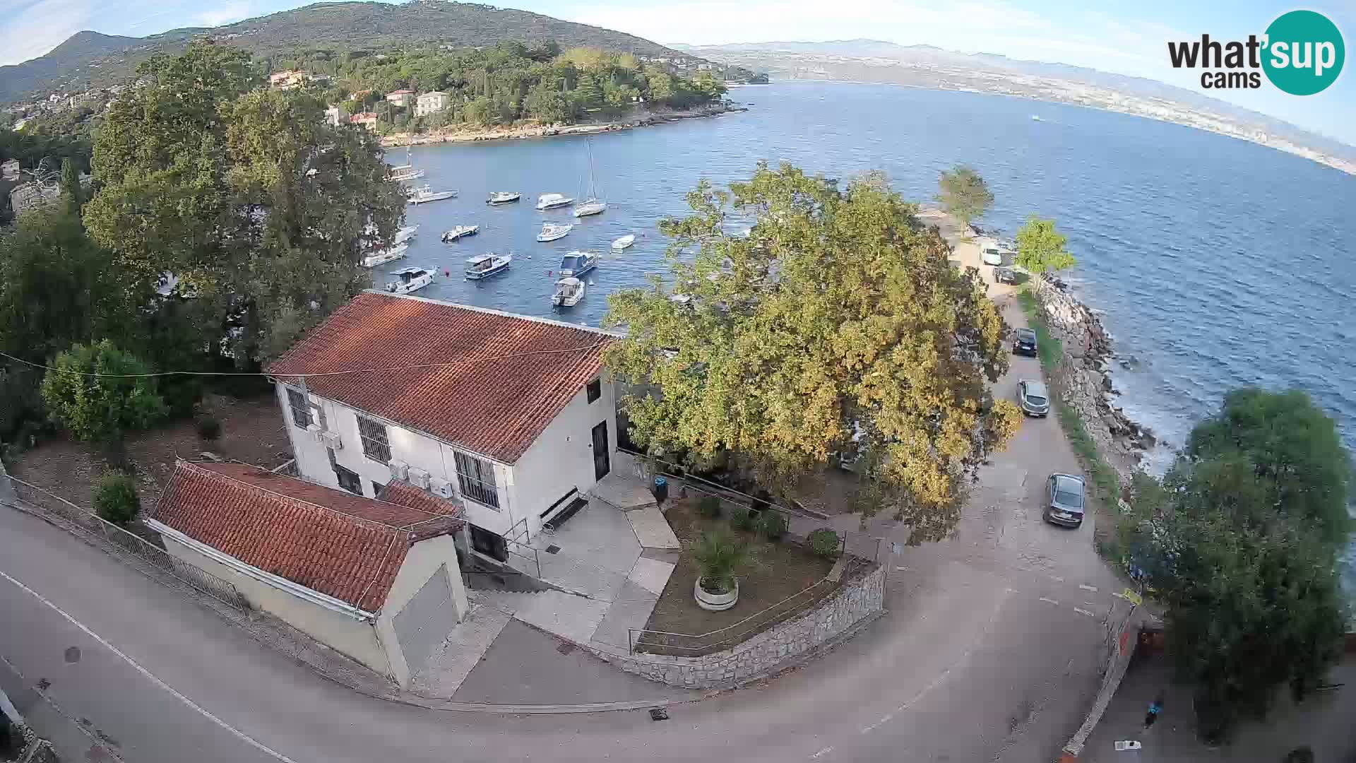 Spletna kamera pristanišče Ika – Pogled v živo na pristanišče in luči Opatije